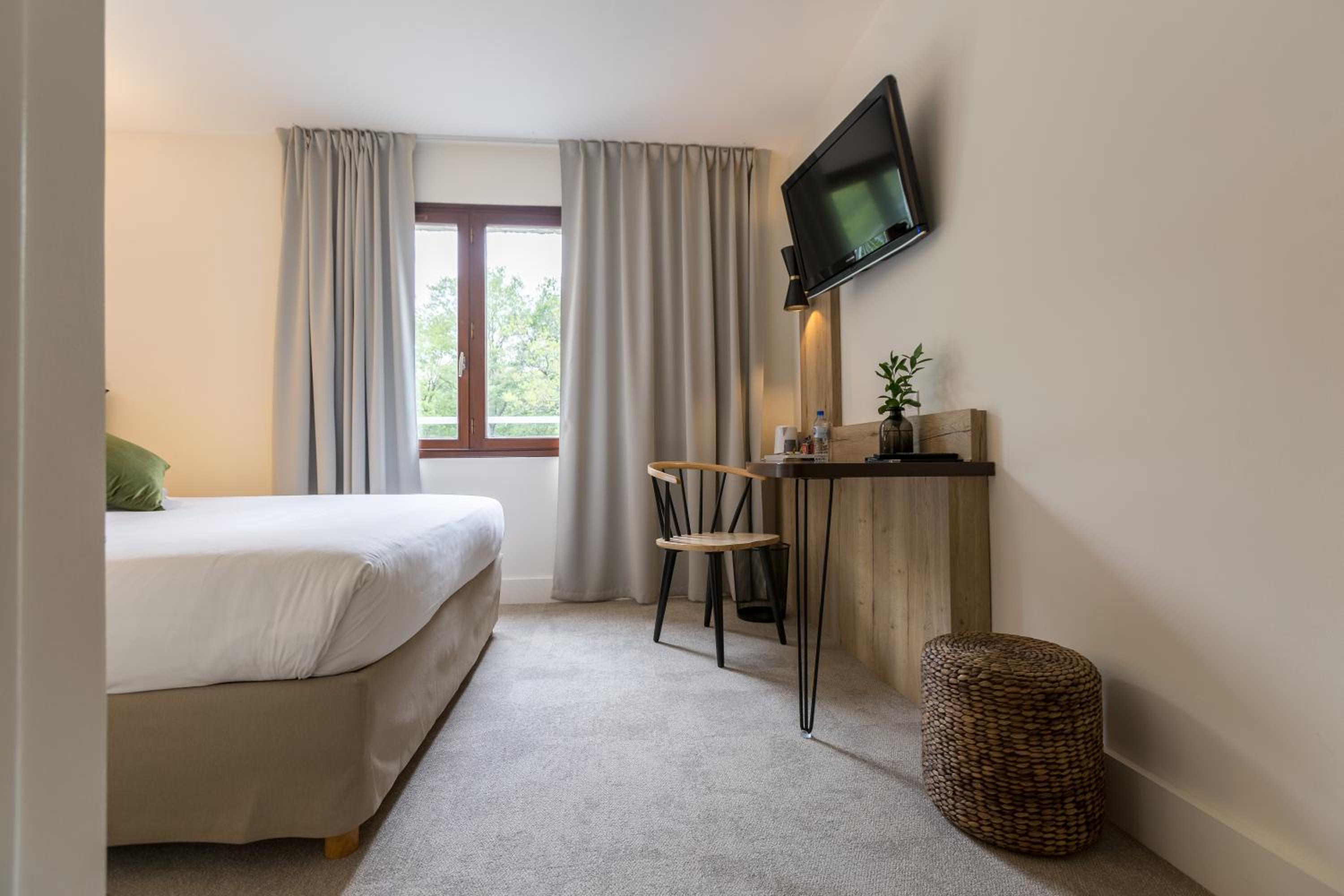 Standard Double Room - Non-Smoking - Photo 7