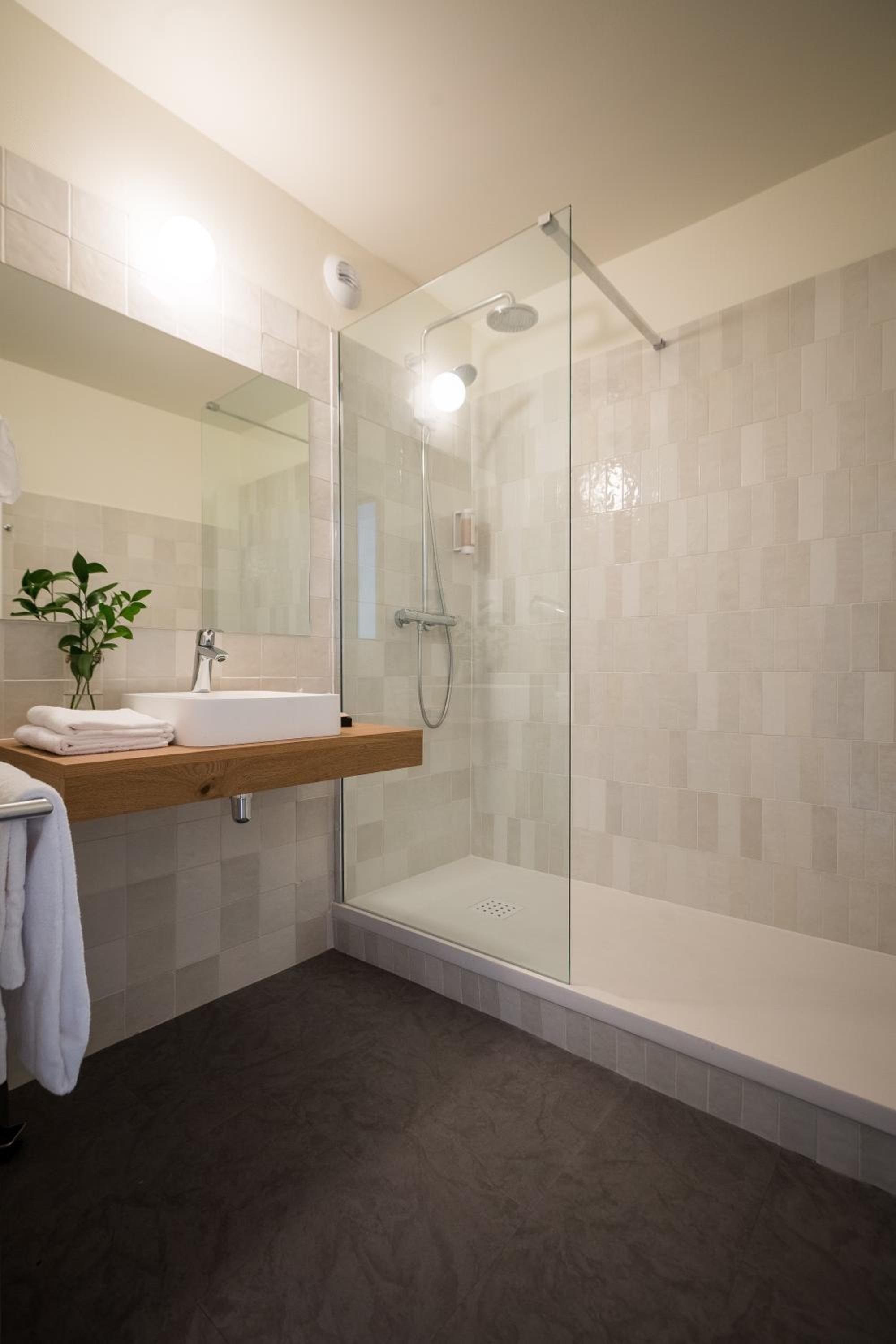 Standard Double Room - Non-Smoking - Photo 2