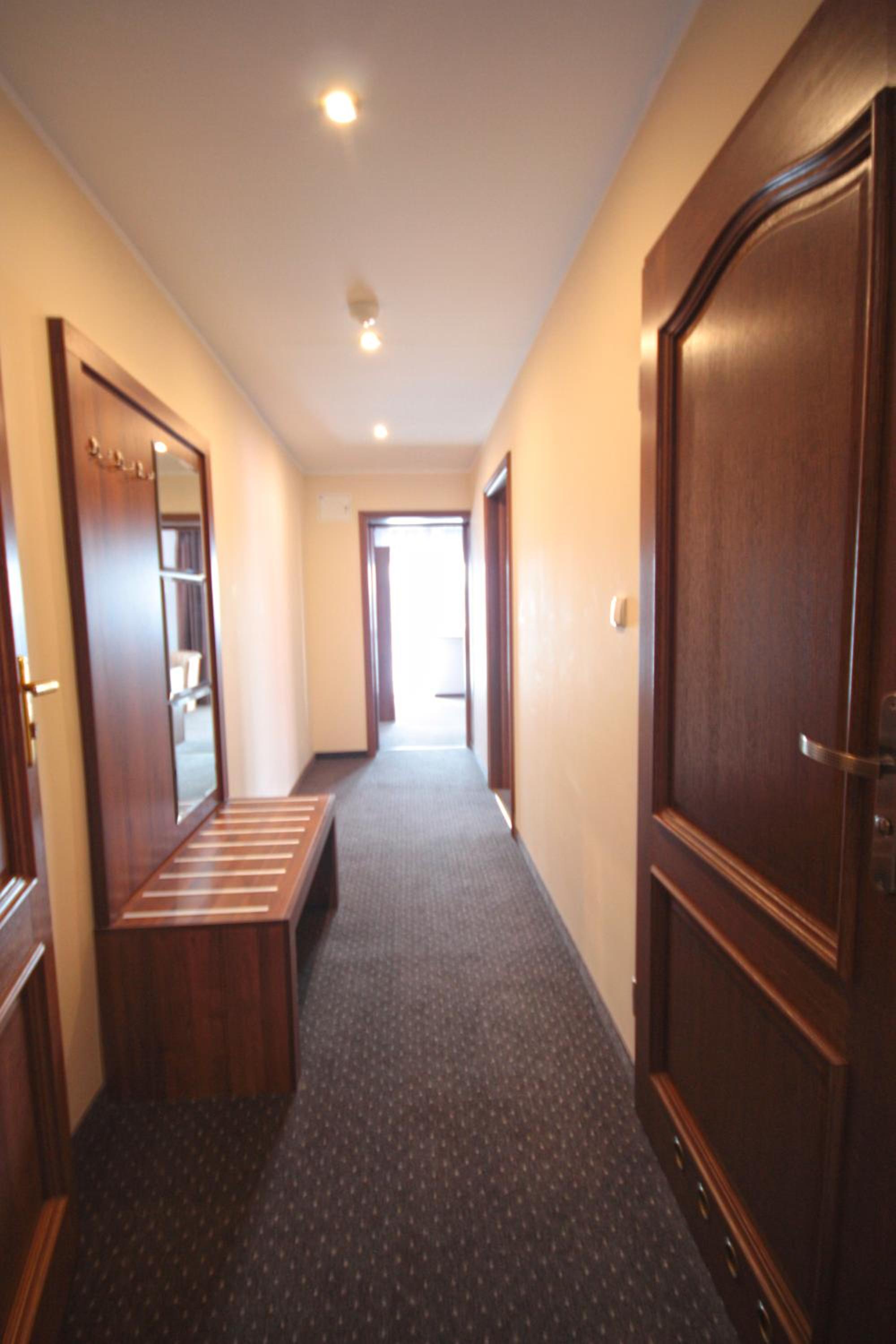 Studio with Balcony - Photo 8