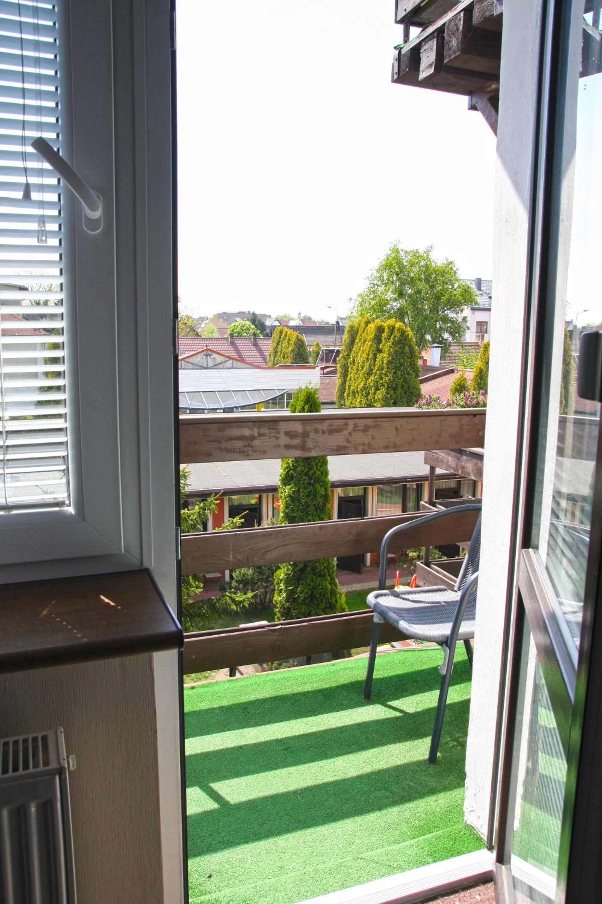 Studio with Balcony - Photo 2