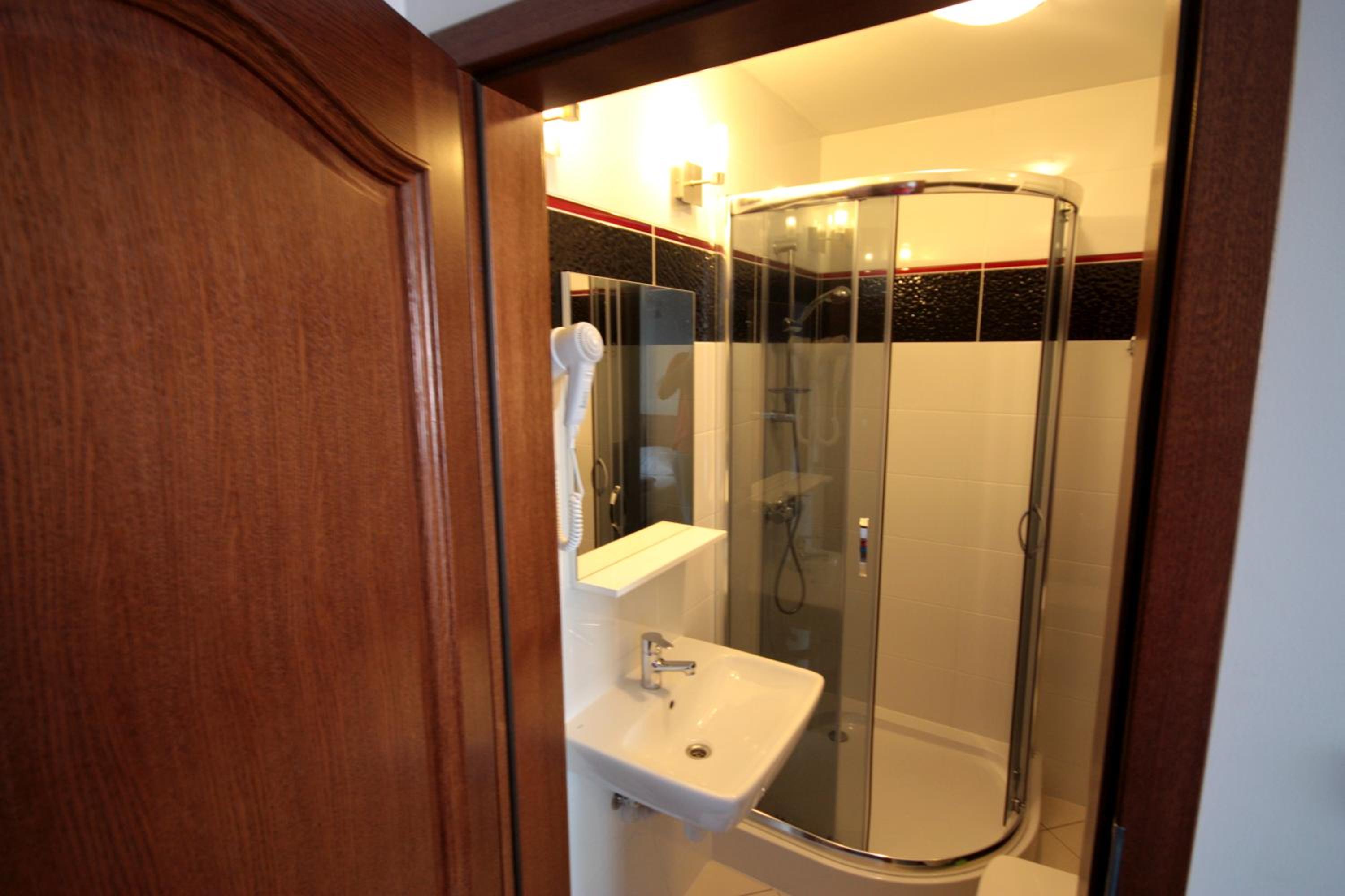 Double or Twin Room - Photo 4