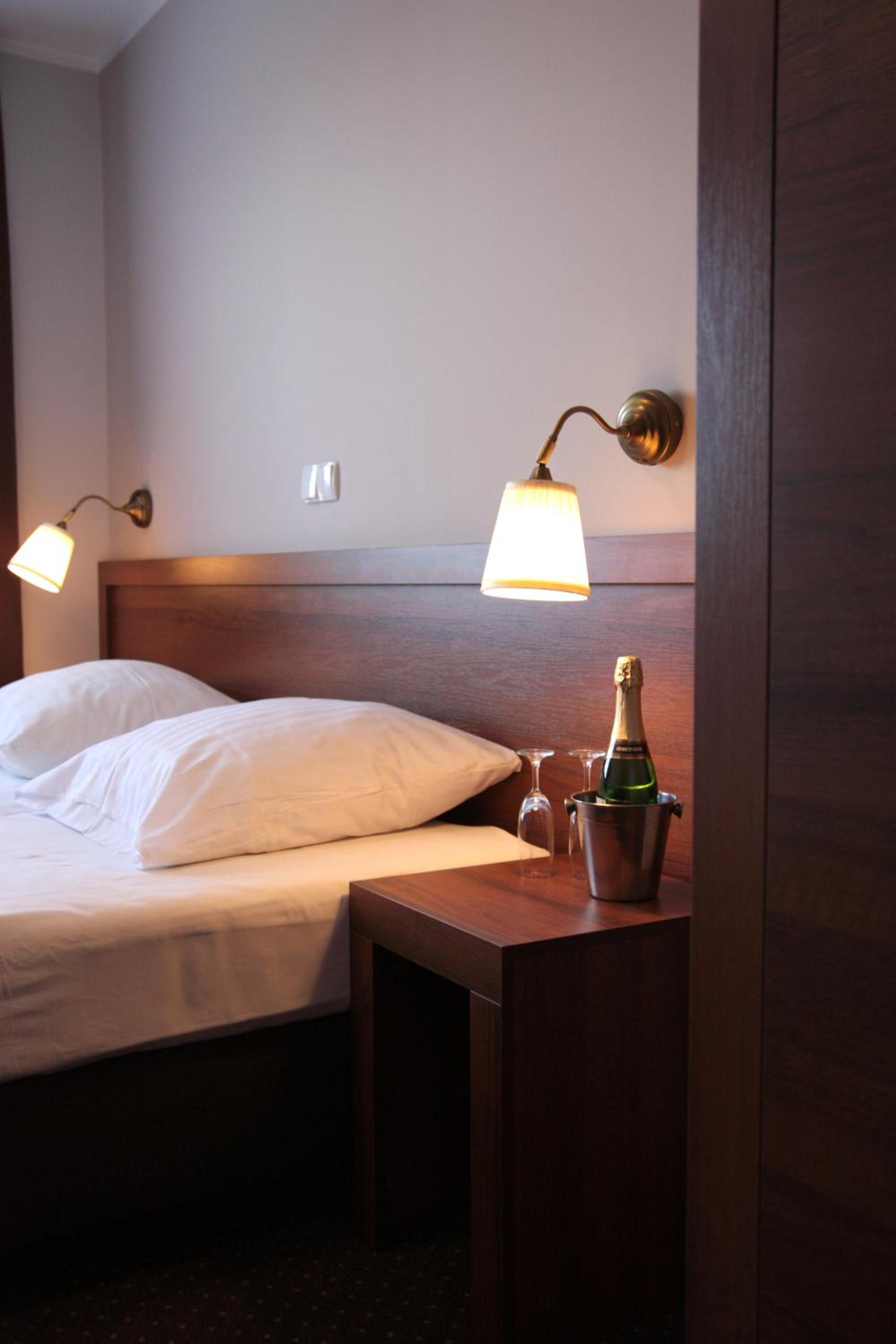 Double or Twin Room - Photo 5