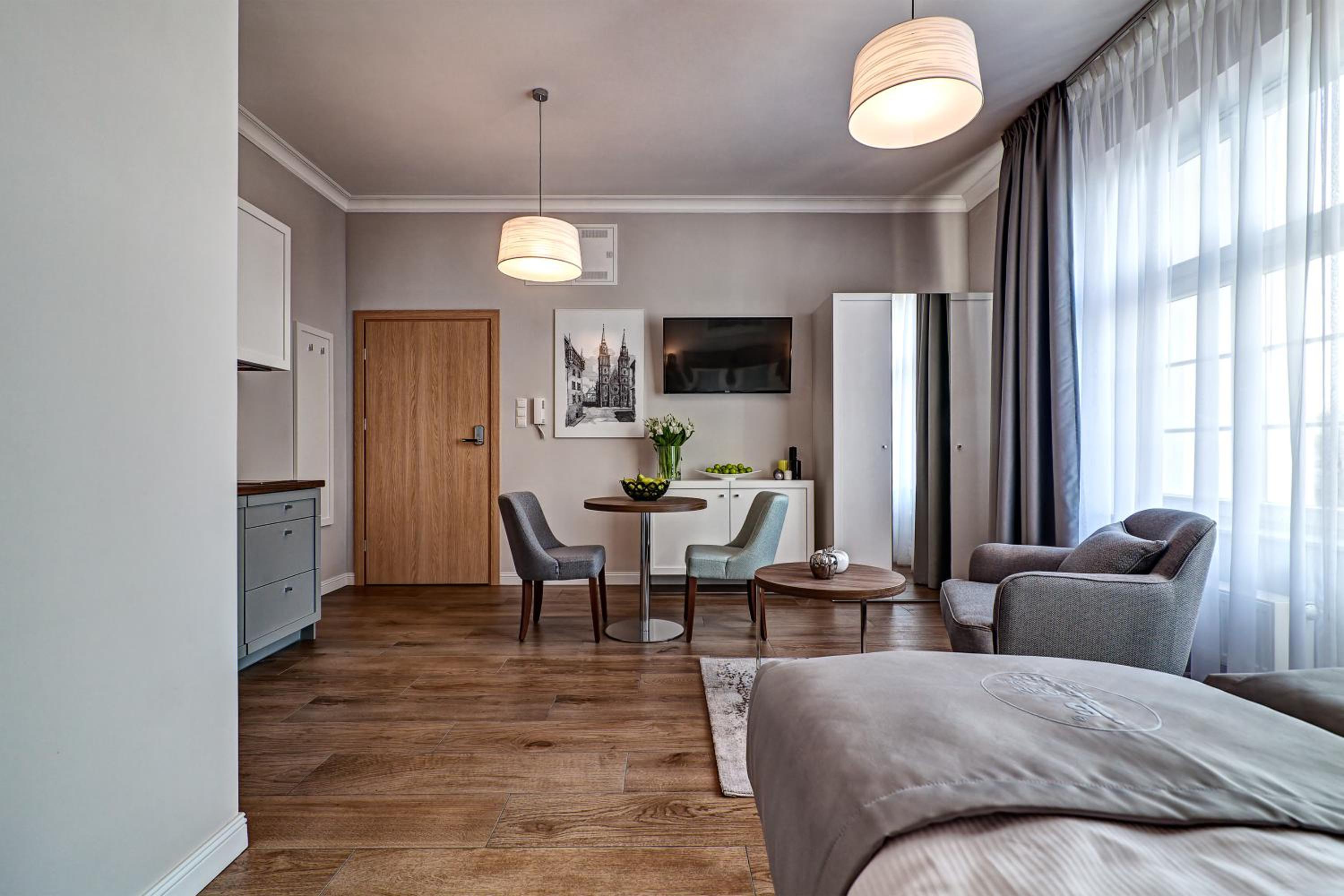 Large Deluxe Double Room - Photo 13