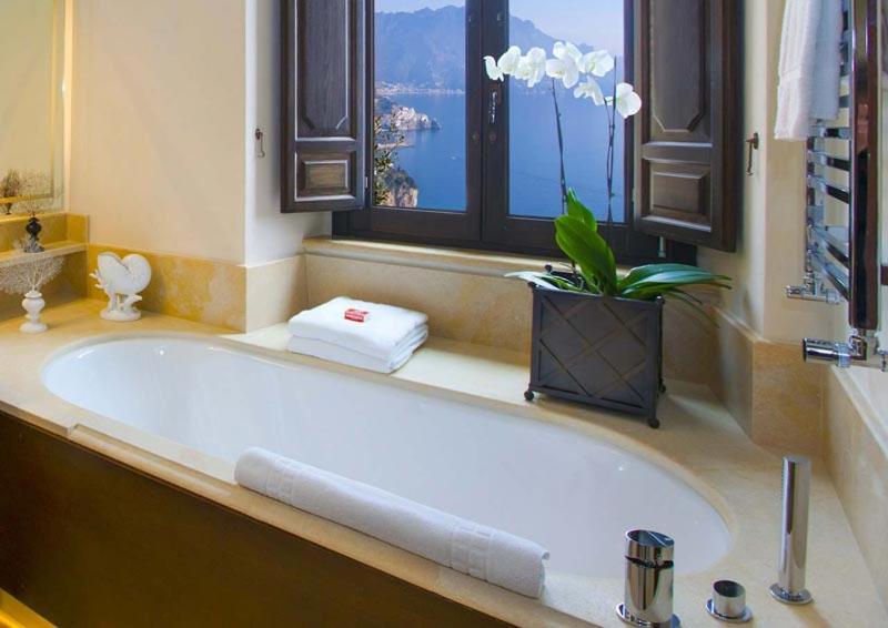 Deluxe Suite with Sea View - Photo 9