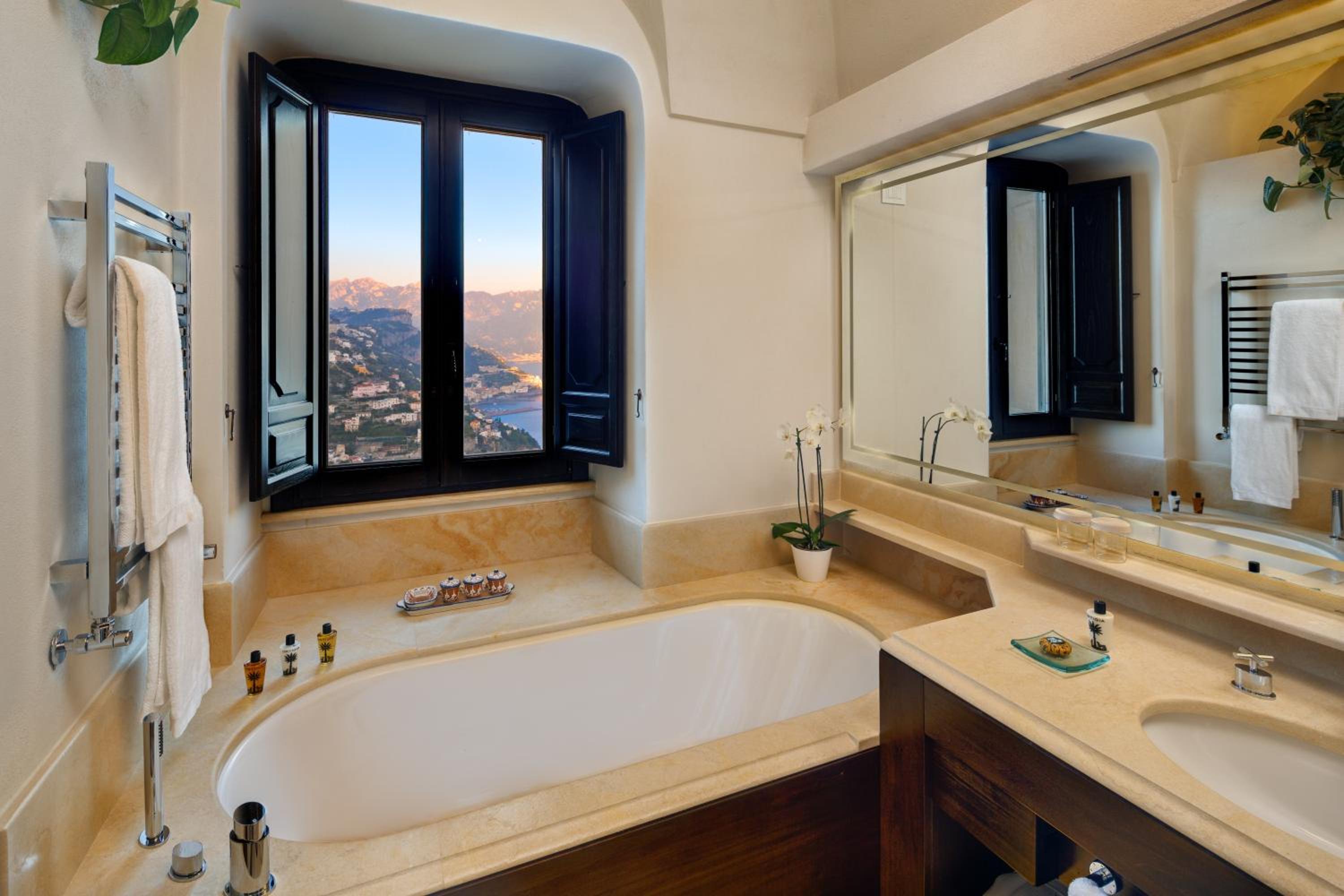 Deluxe Double Room with Sea View - Photo 5