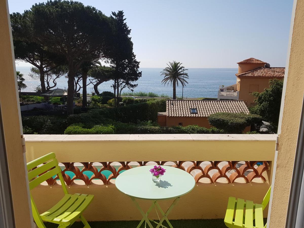 Twin Room with Sea View photo 3