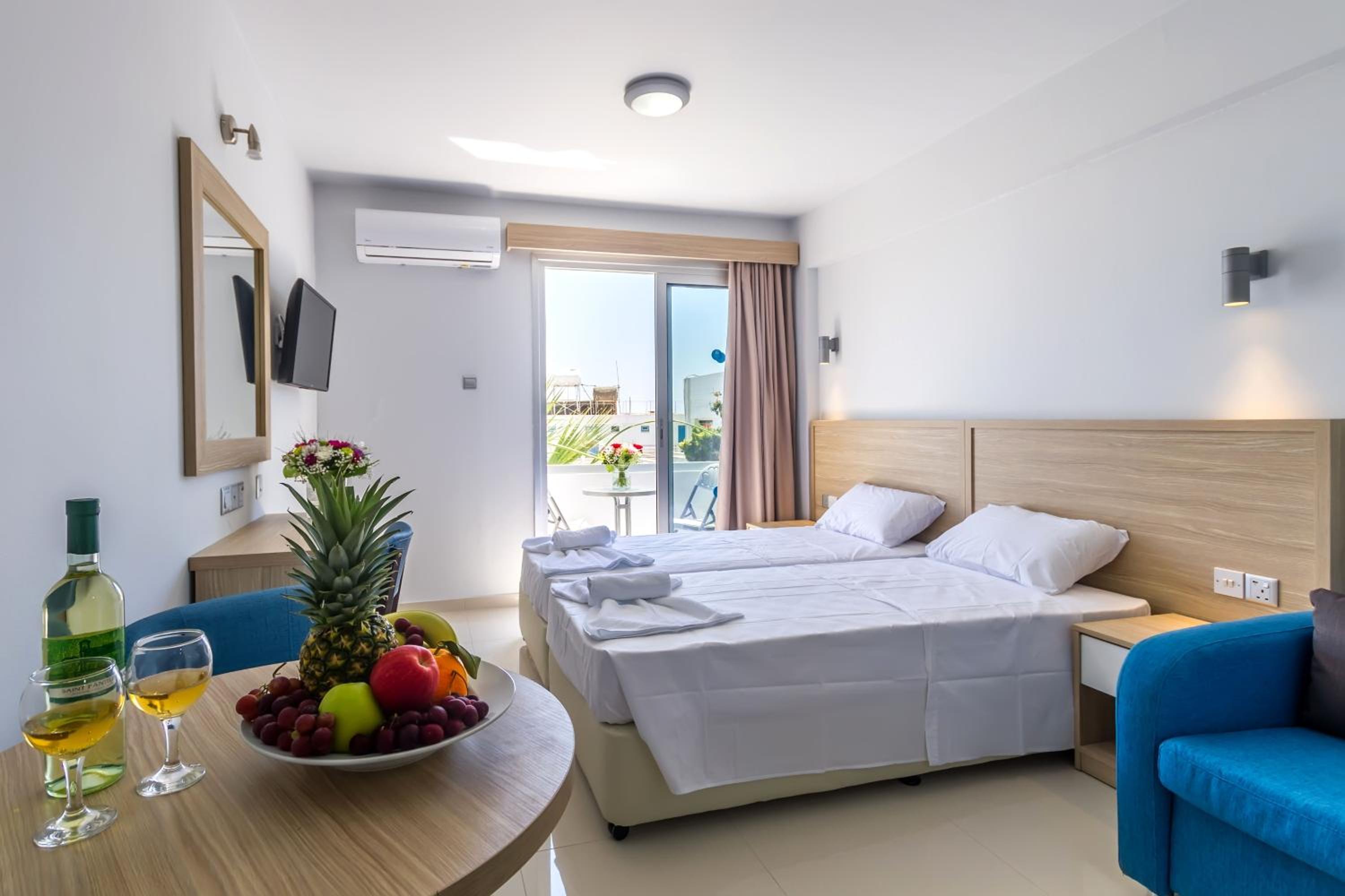 Standard Twin Room photo 3