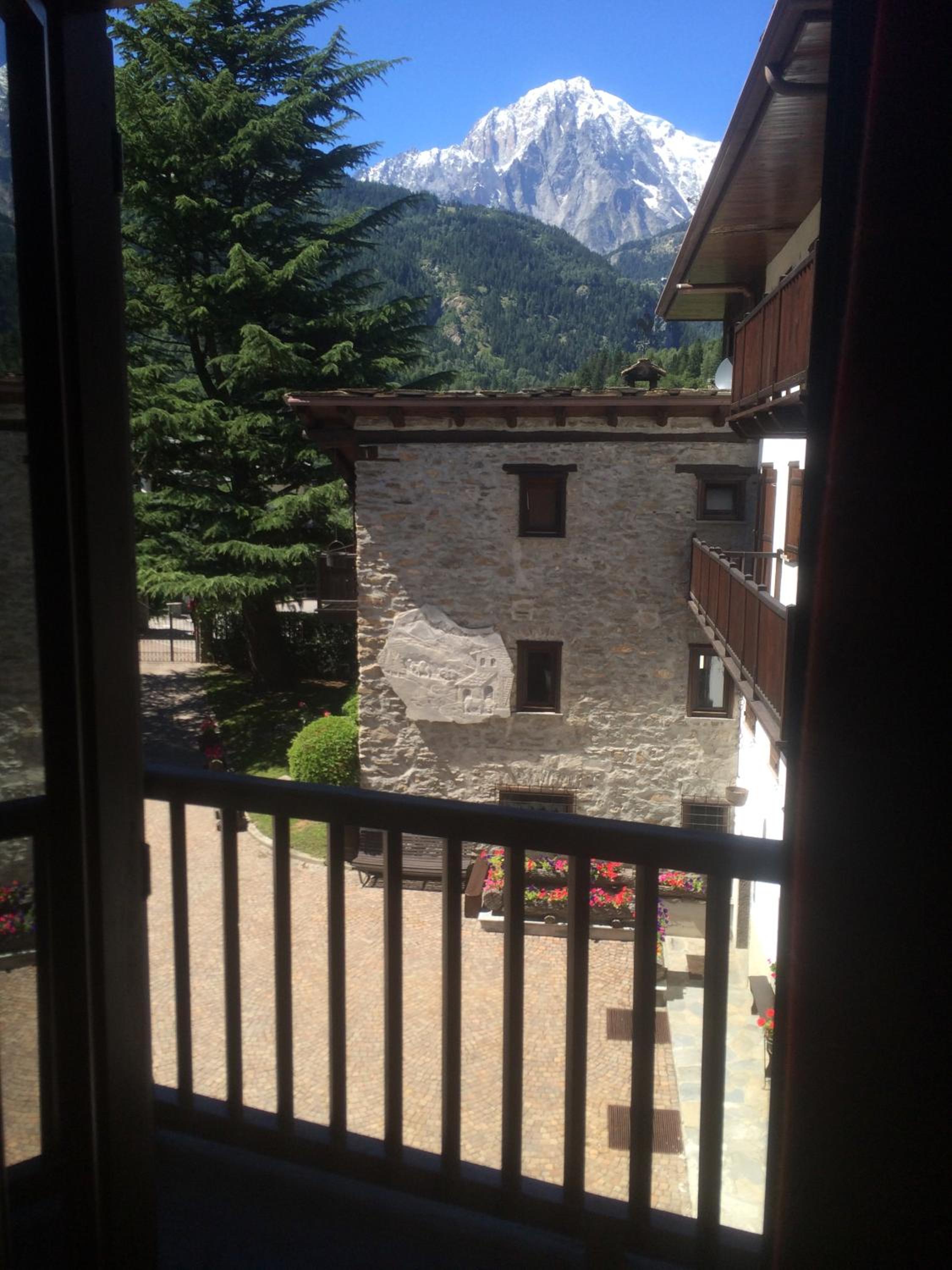 Apartment with Mountain View - Photo 29