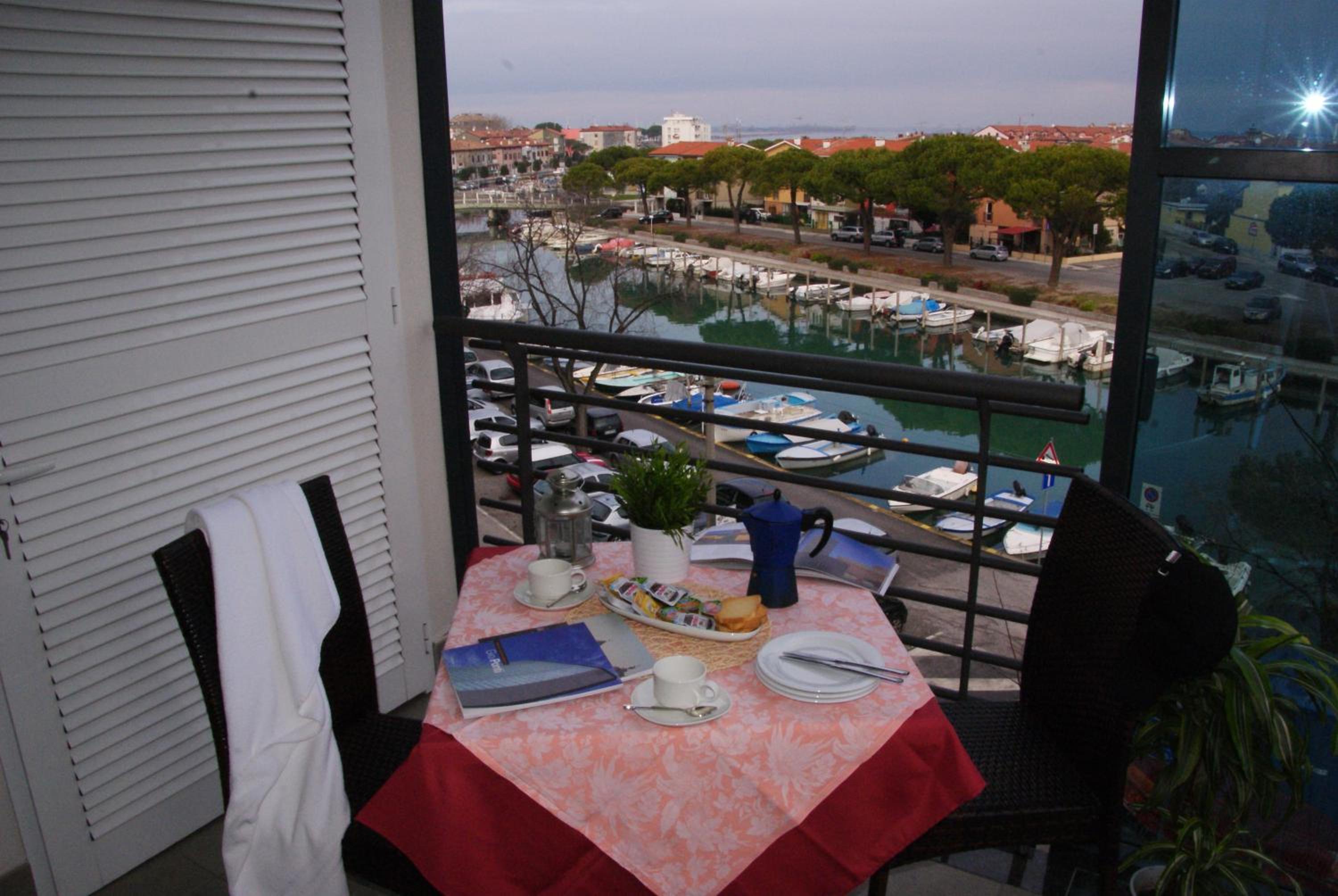 Two-Bedroom Apartment (6 Adults) photo 2