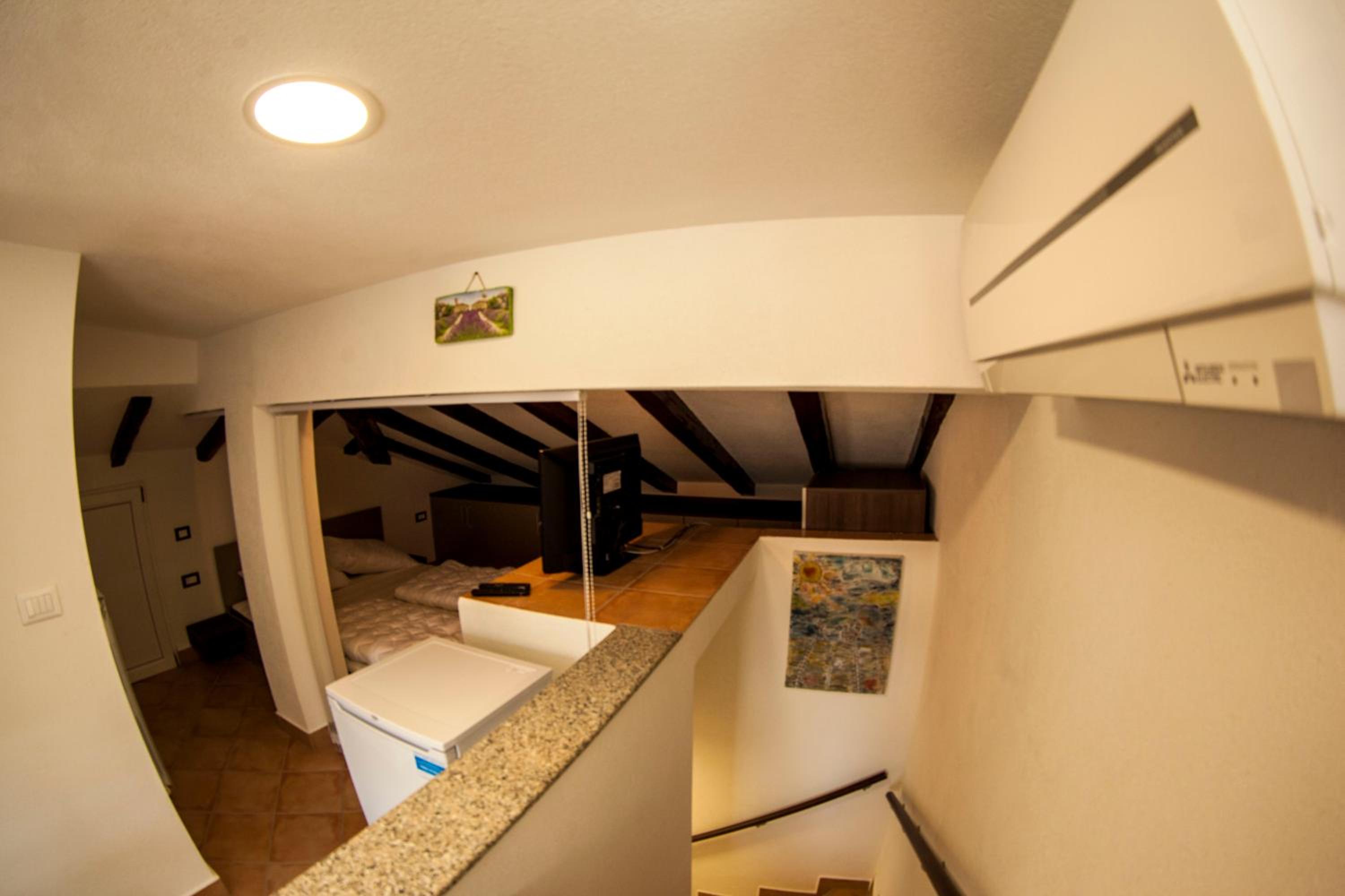 Studio Apartment - Photo 15