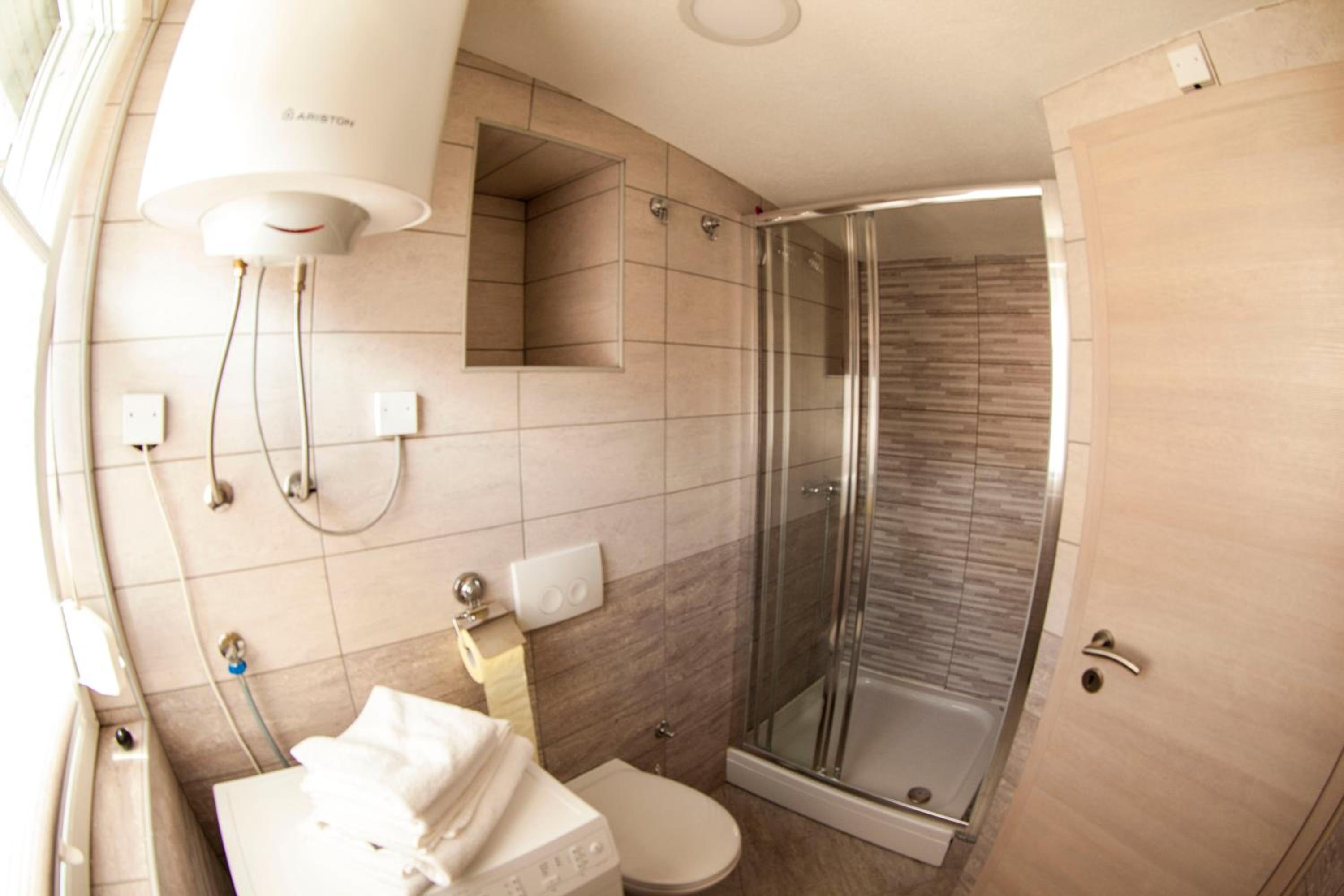 Studio Apartment - Photo 17