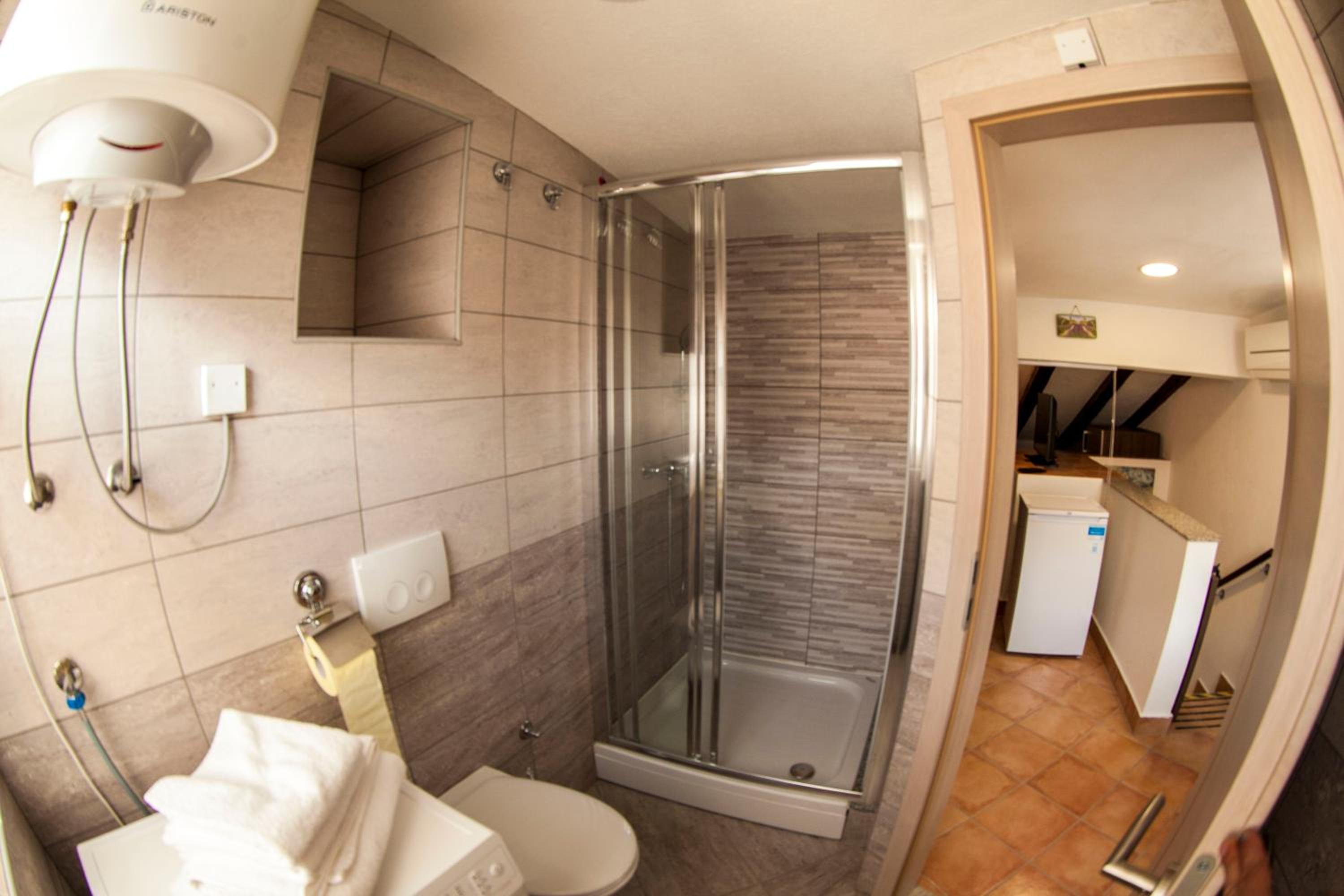 Studio Apartment - Photo 18