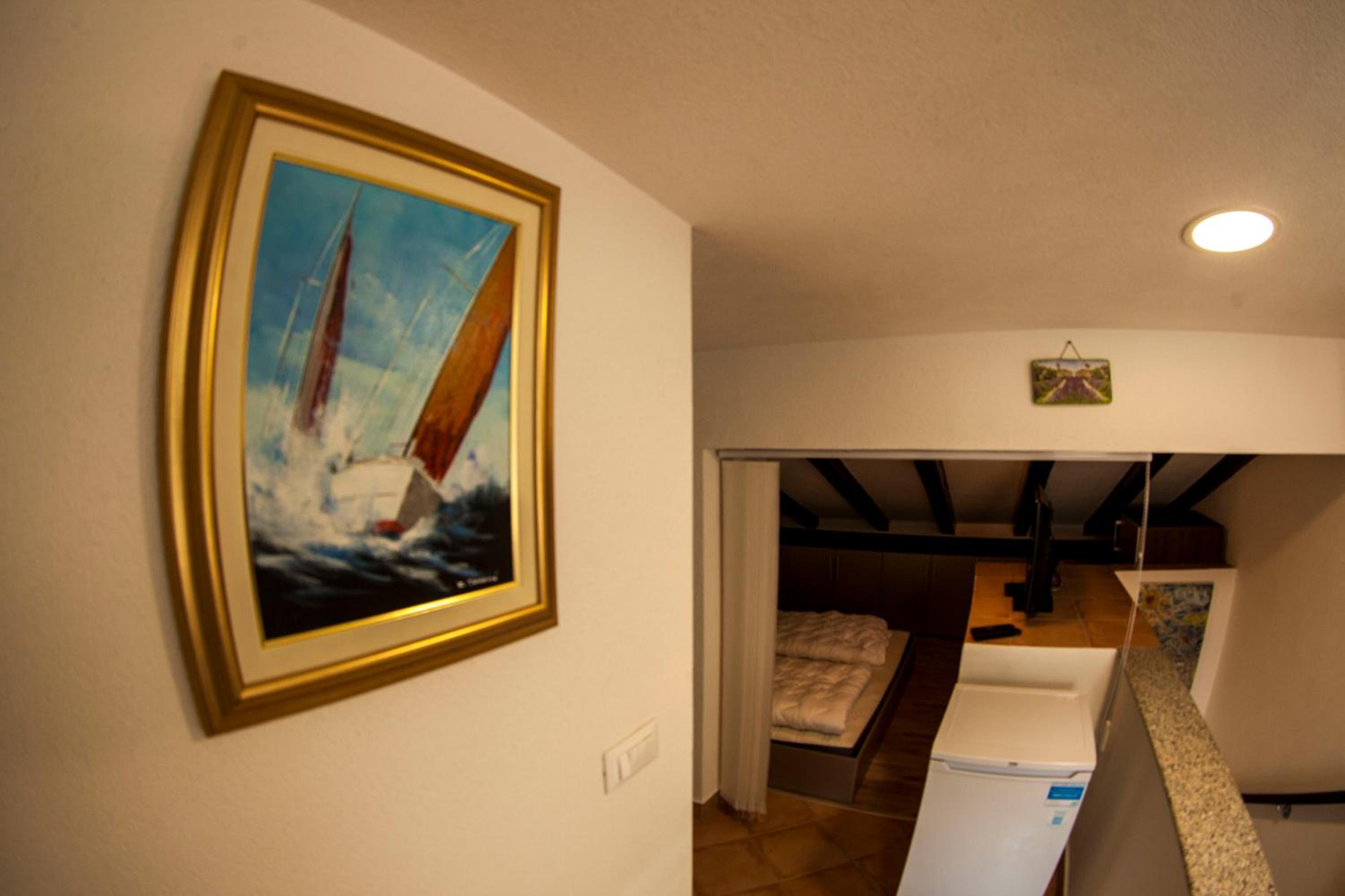 Studio Apartment - Photo 21
