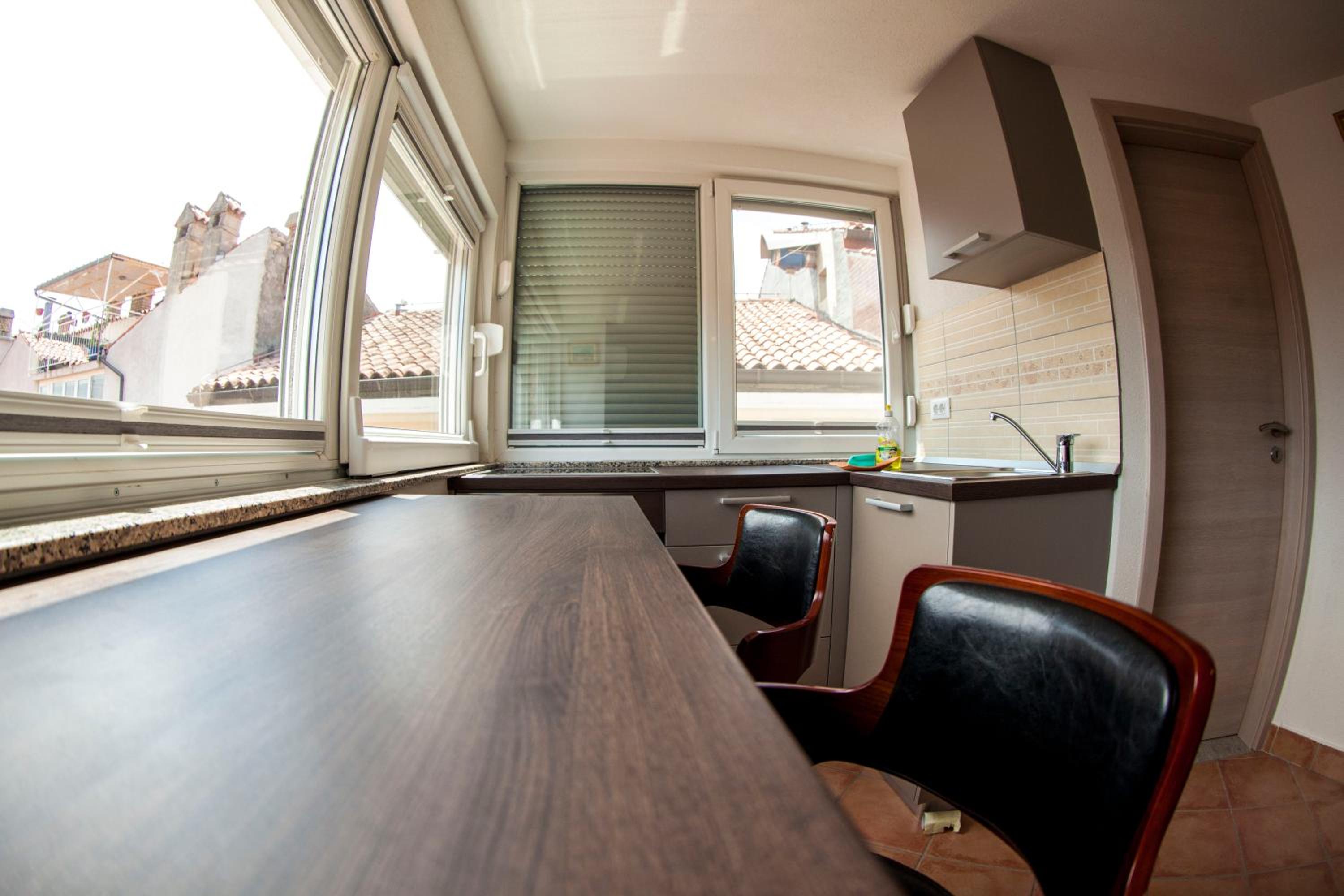 Studio Apartment - Photo 24