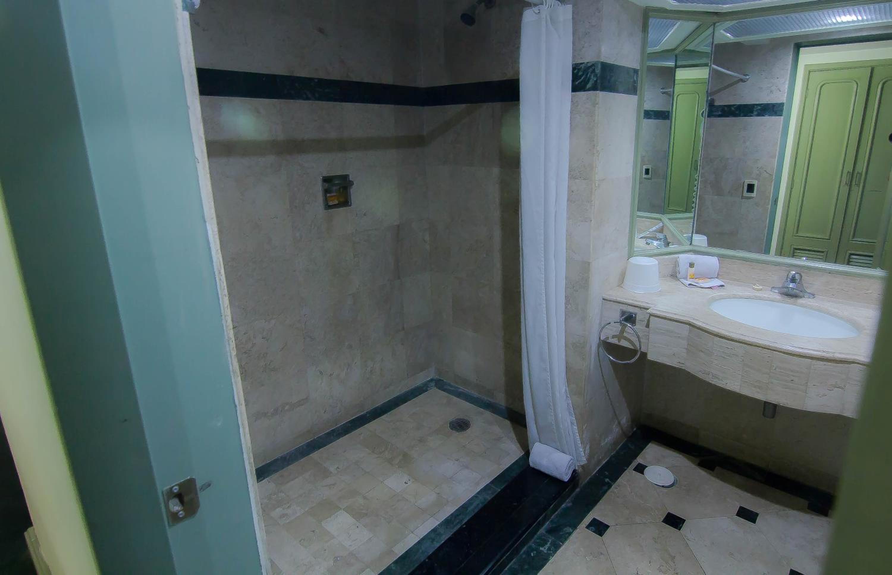 King Room - Non Smoking - Photo 6