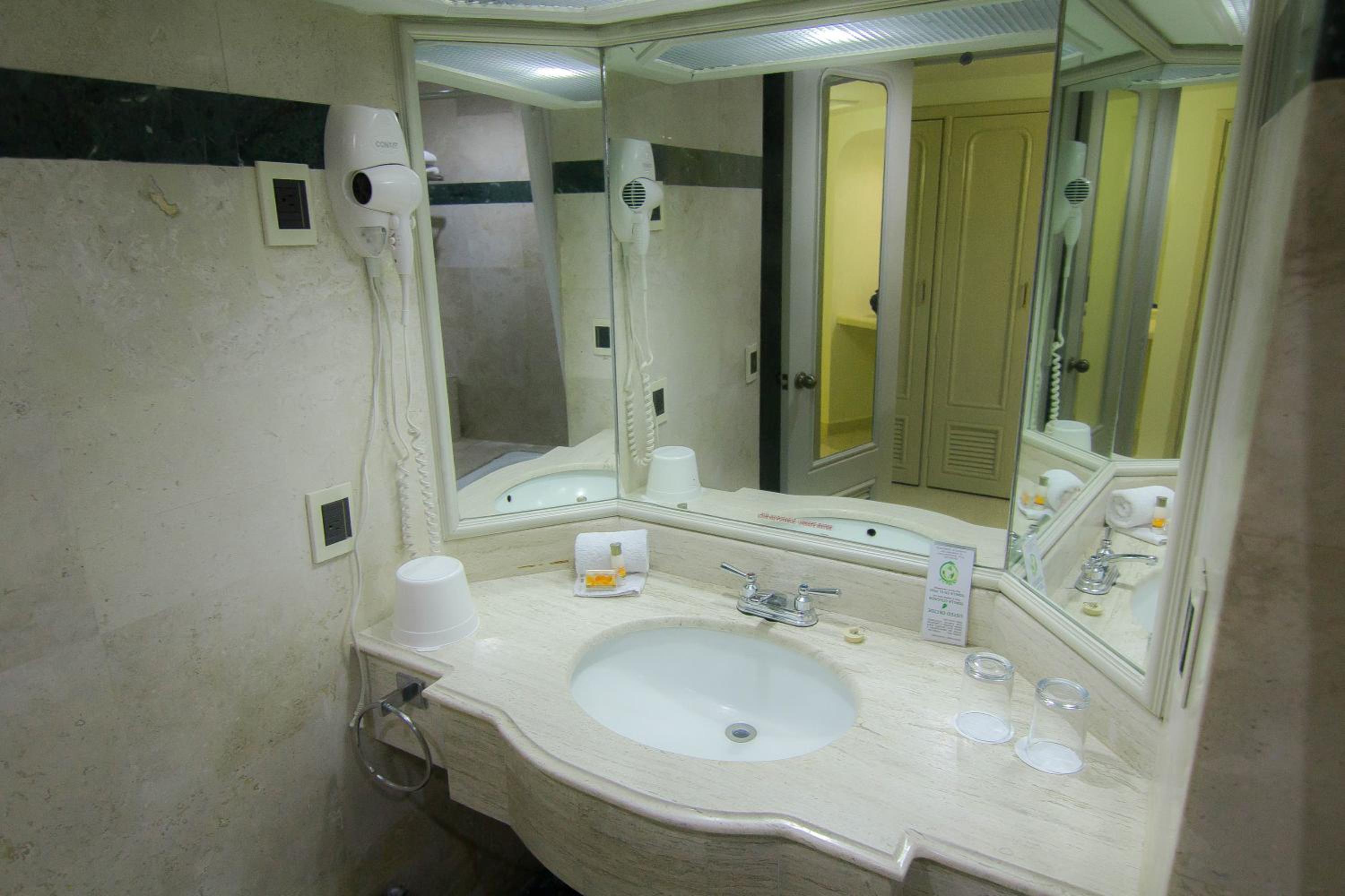 King Room - Non Smoking - Photo 7