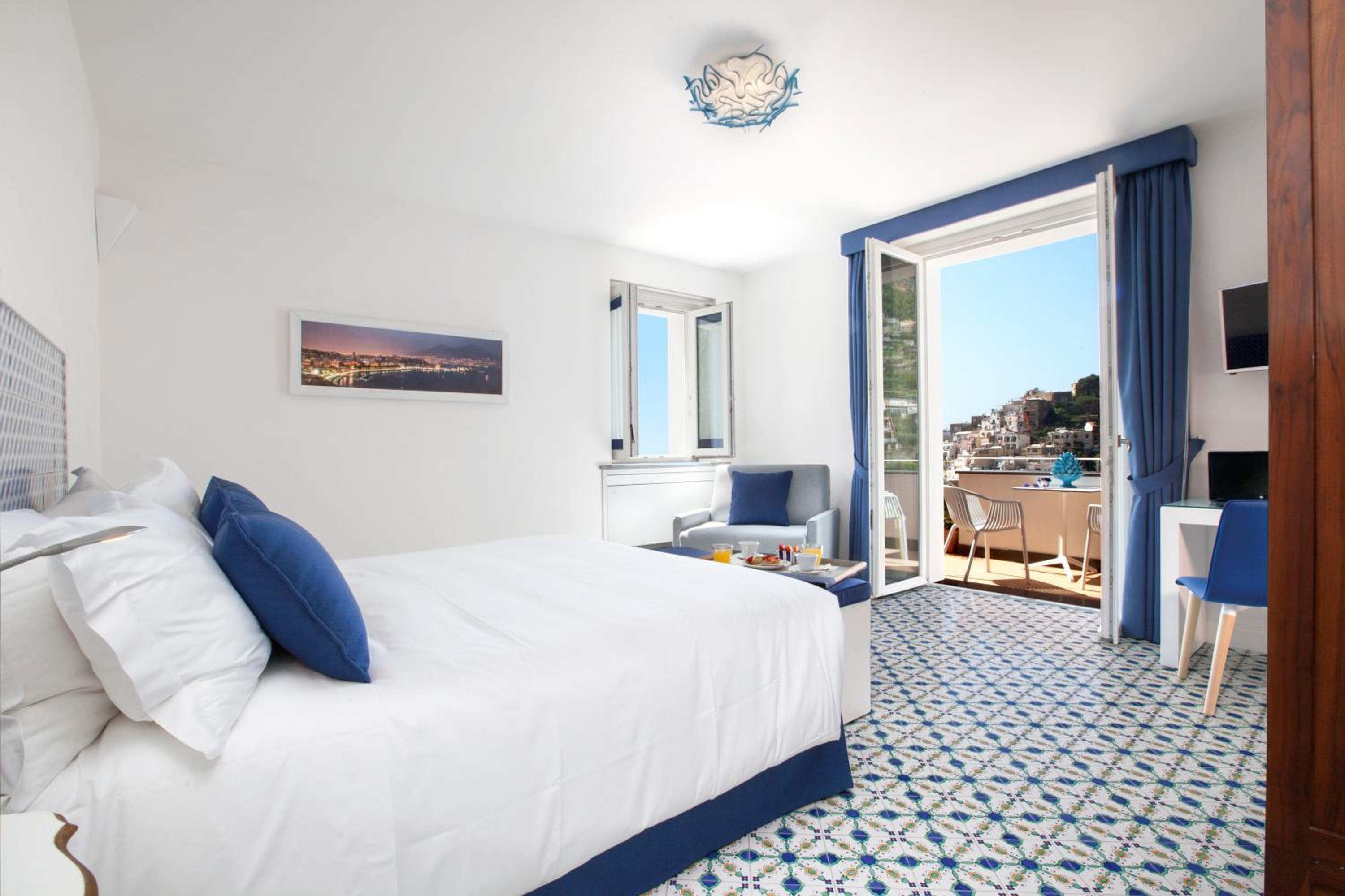 Large Double Room with Terrace photo 1