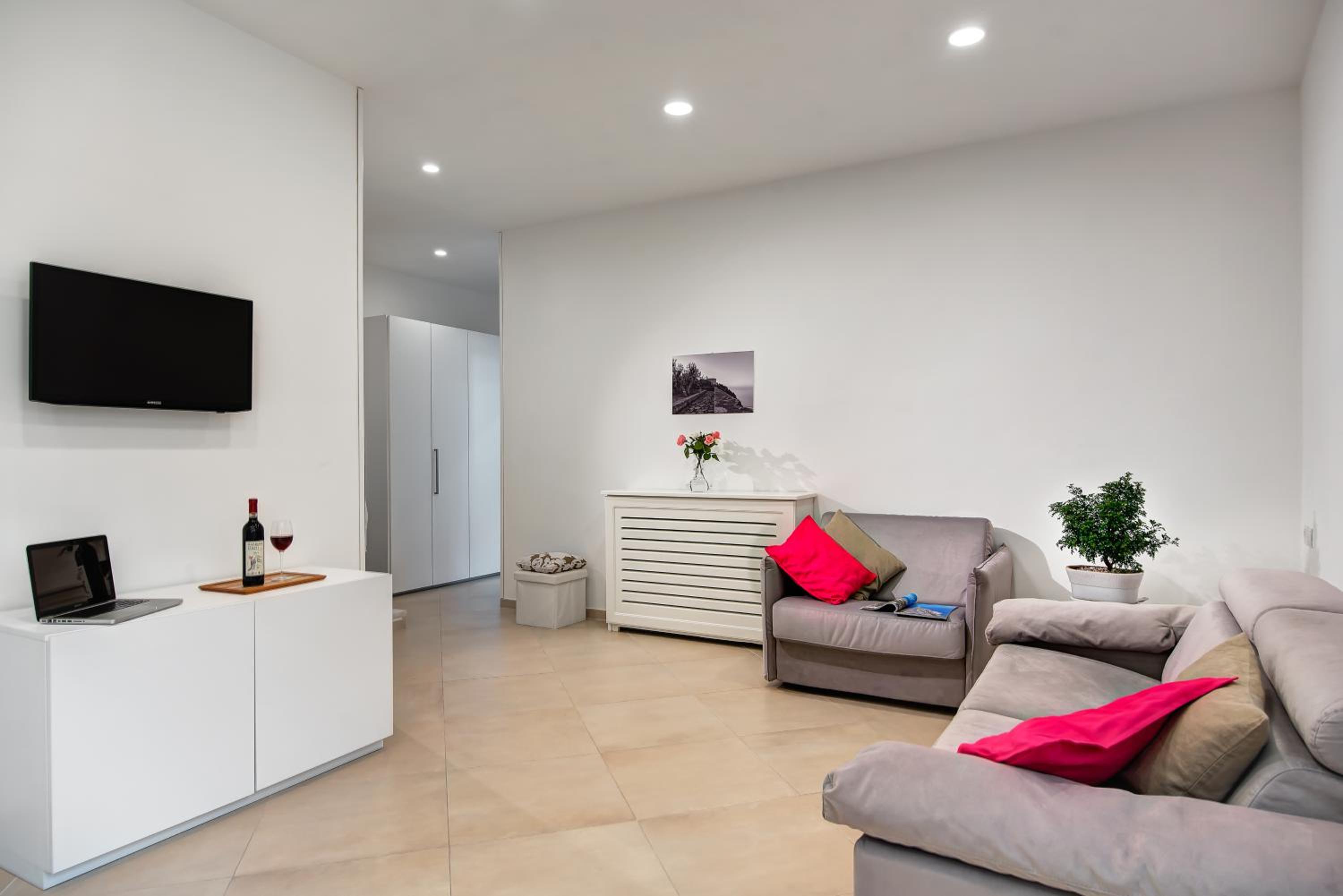 One-Bedroom House ( 4-6 Adults)