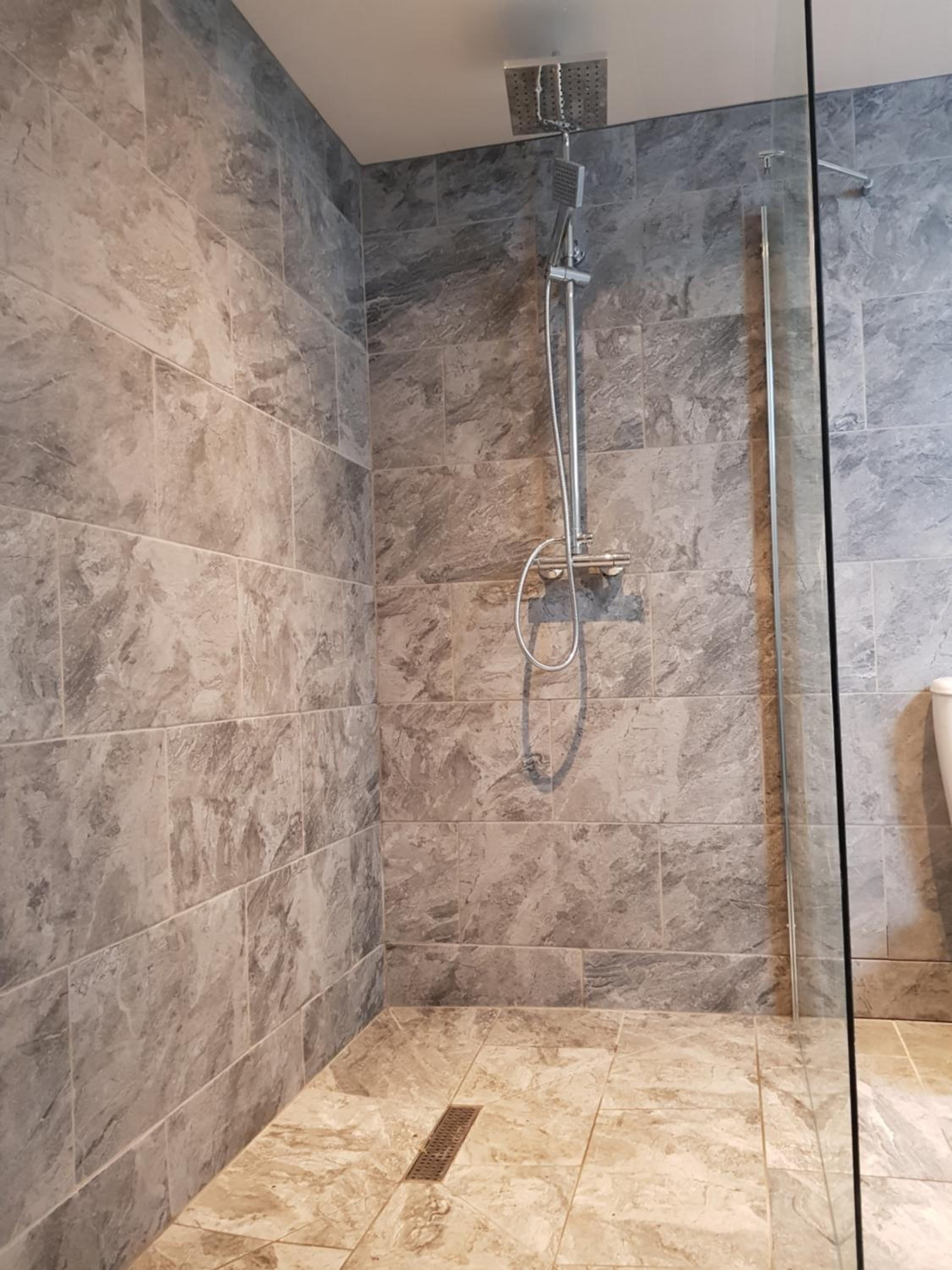 Economy Triple Room with Shared Bathroom photo 3