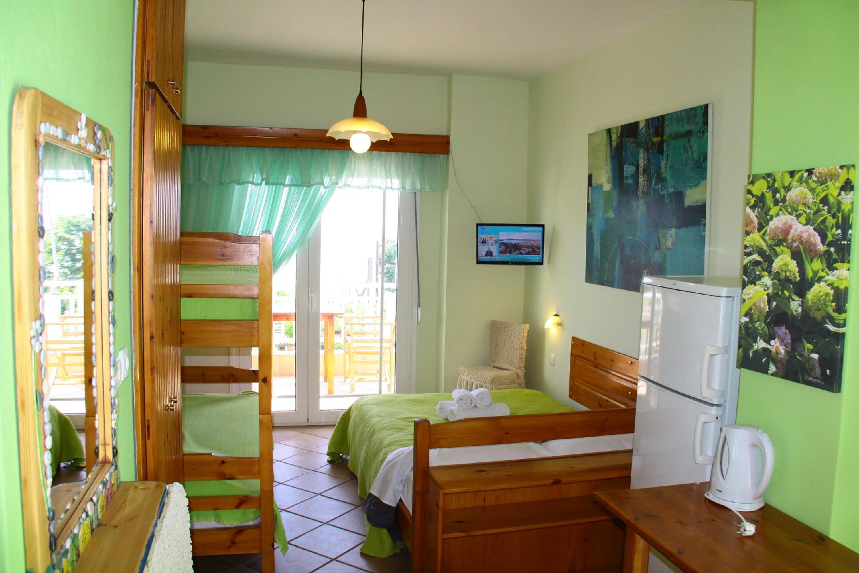 Studio (2 Adults + 2 Children)
