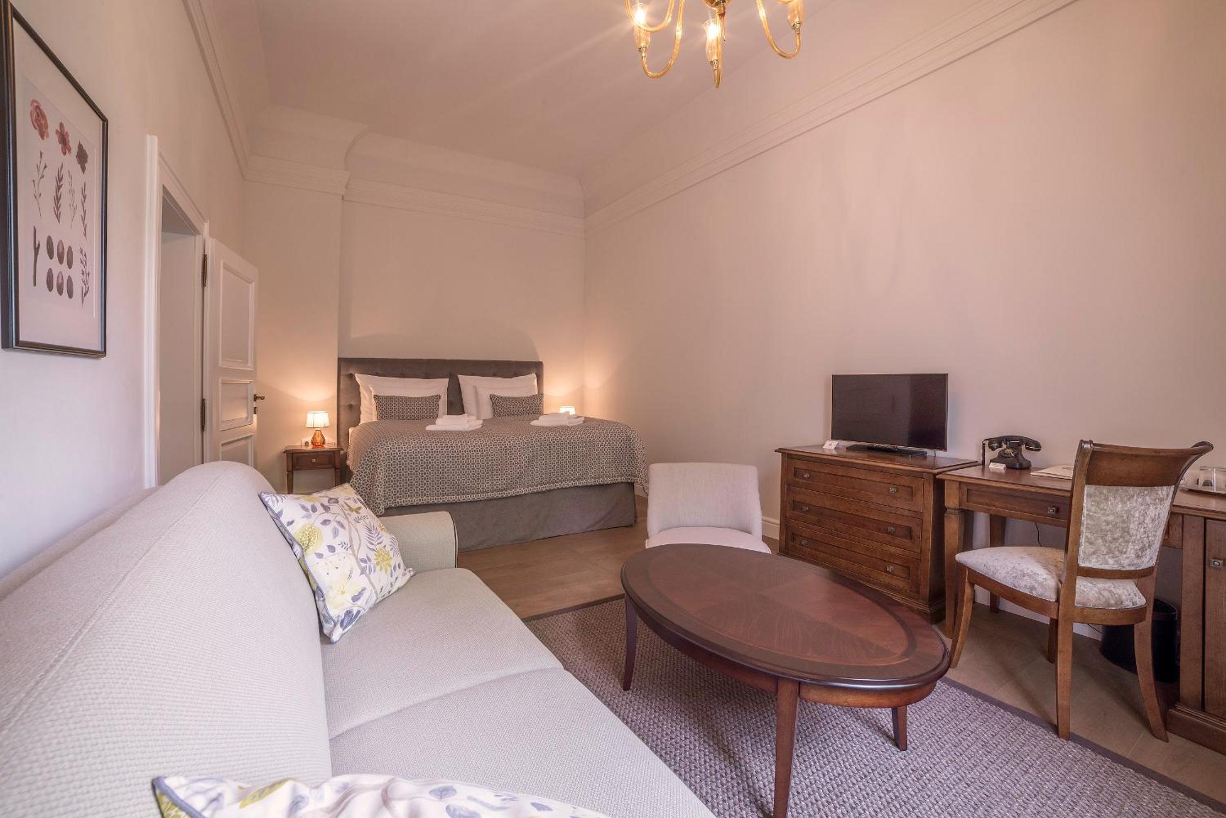 Deluxe Family Room