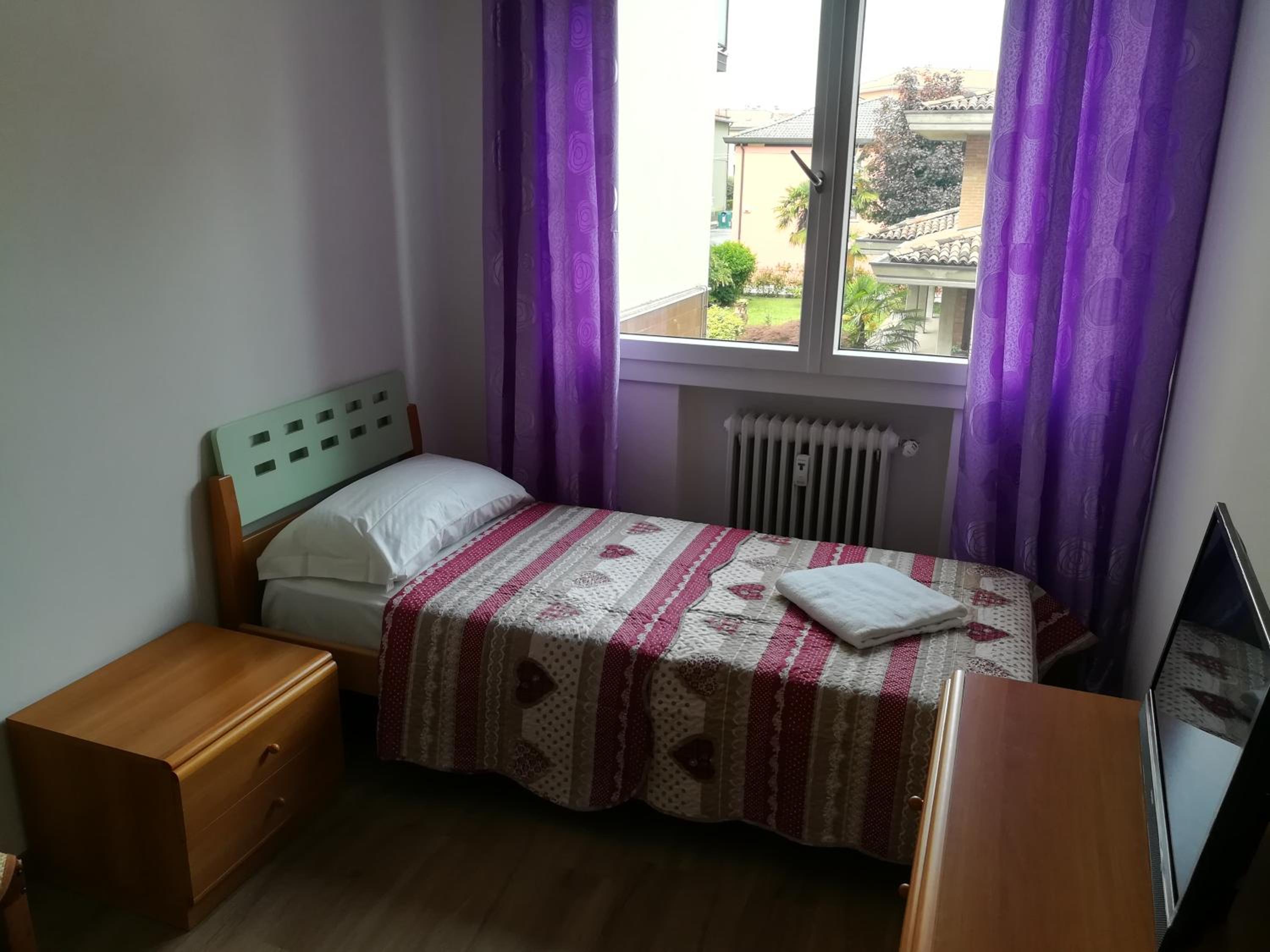 Single Room with Shared Bathroom photo 1