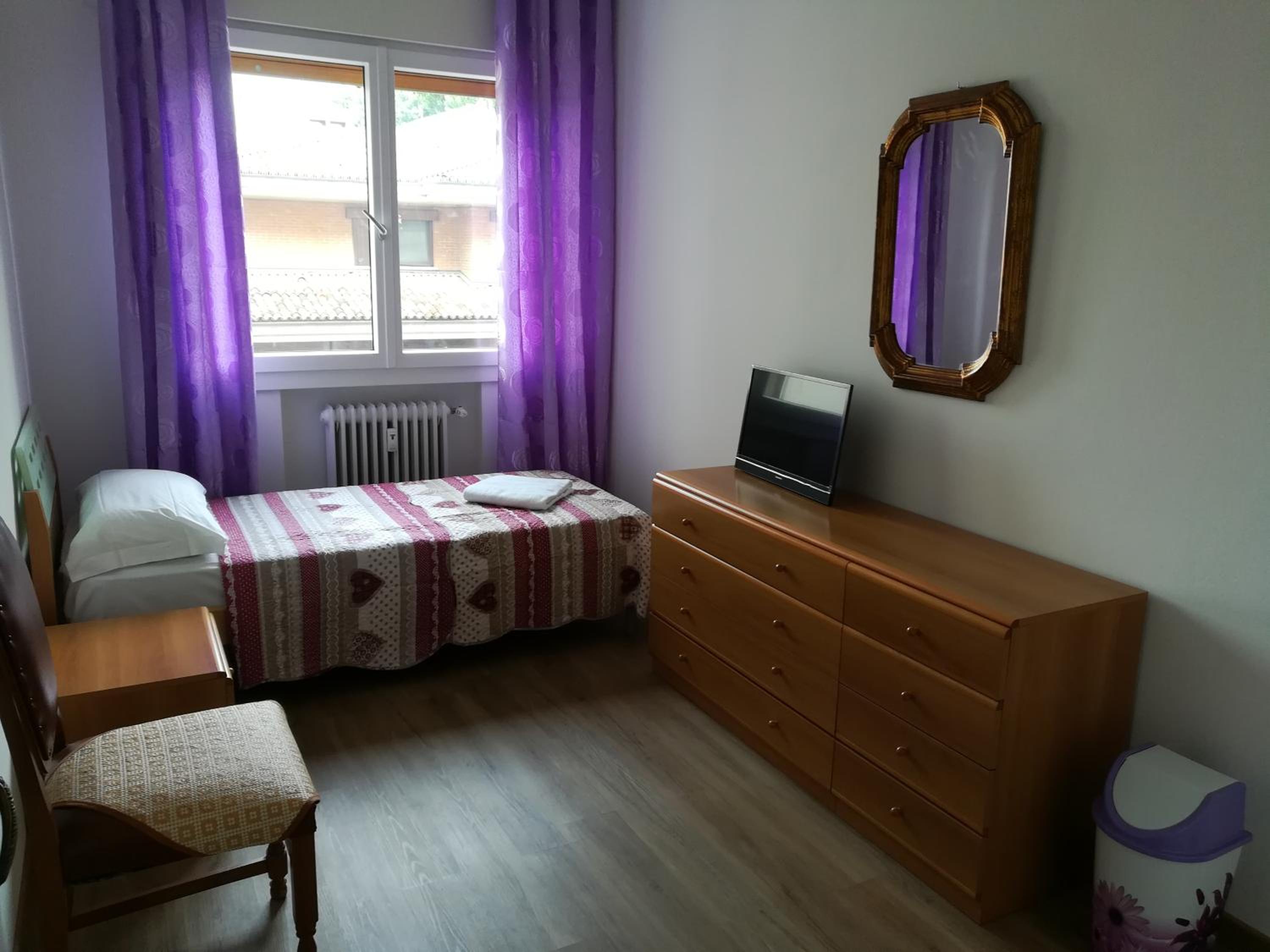 Single Room with Shared Bathroom photo 3