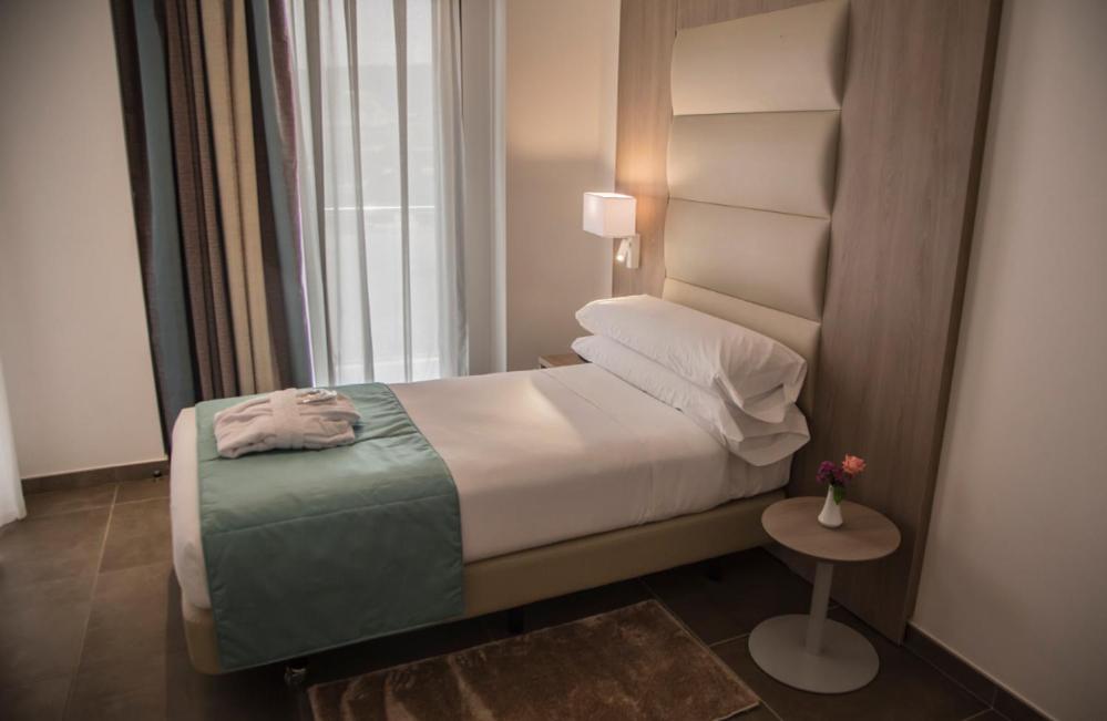 Single Room with Mountain View