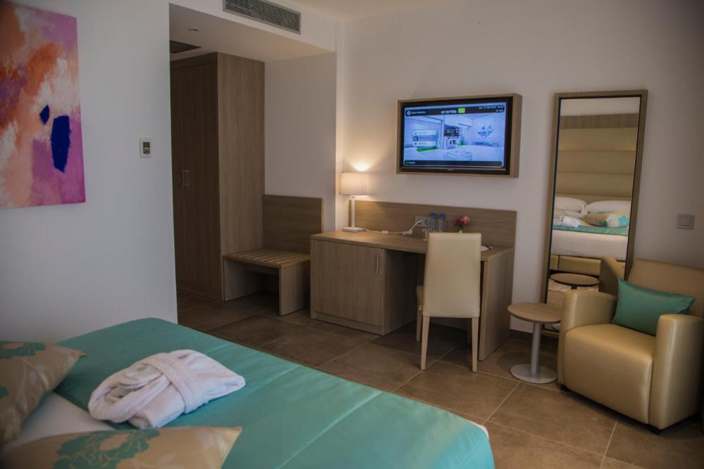 Deluxe Double Room with Balcony and Sea View