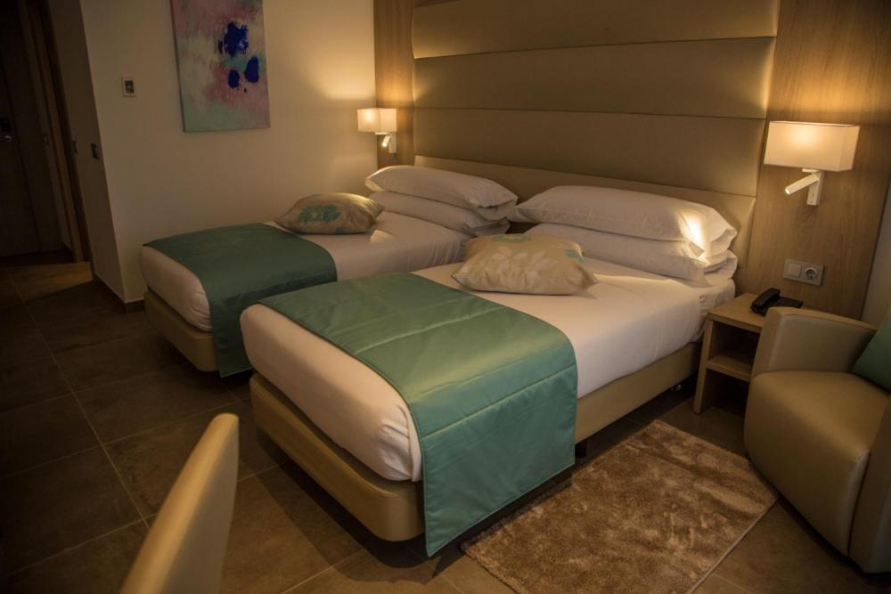 Twin Room with Mountain View photo 2