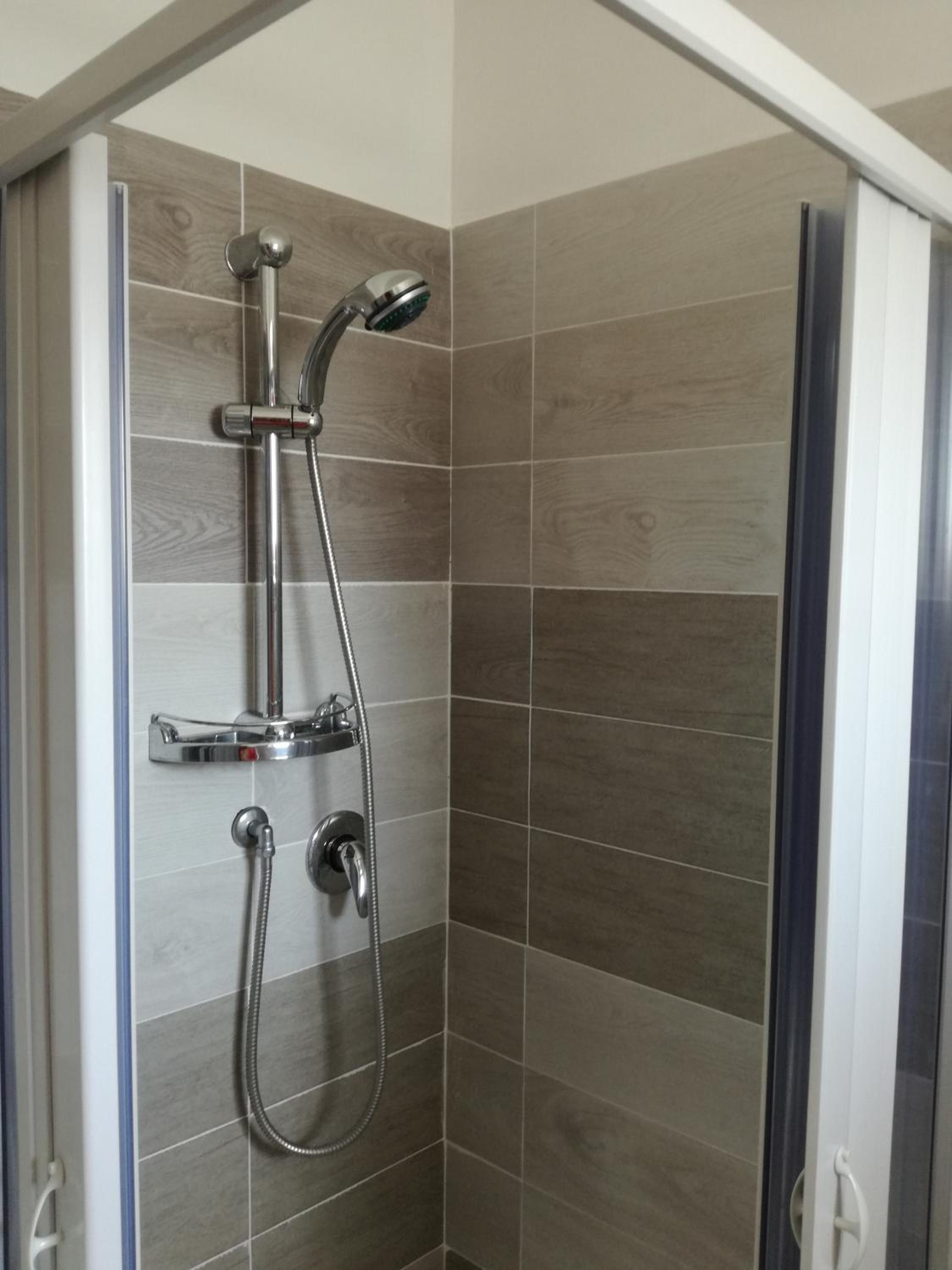 Double or Twin Room with Private Bathroom - Photo 3