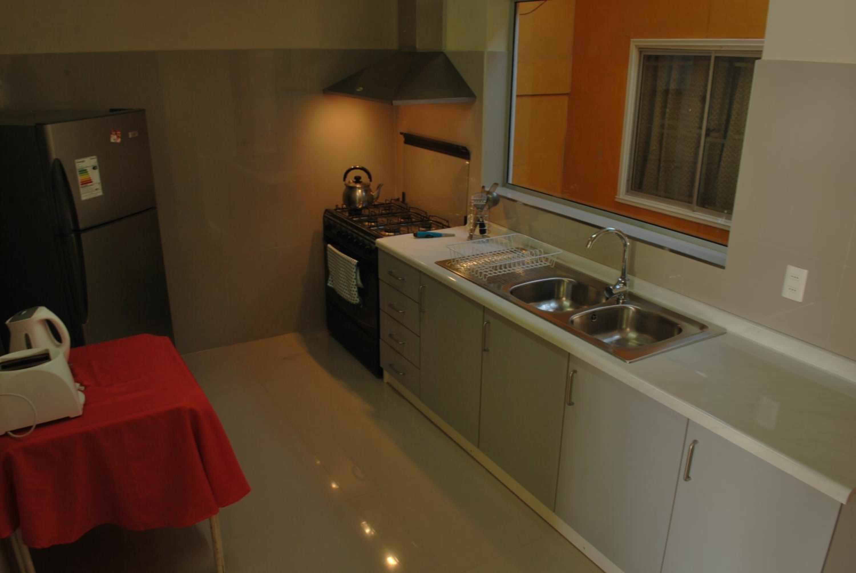 Five-Bedroom House photo 3
