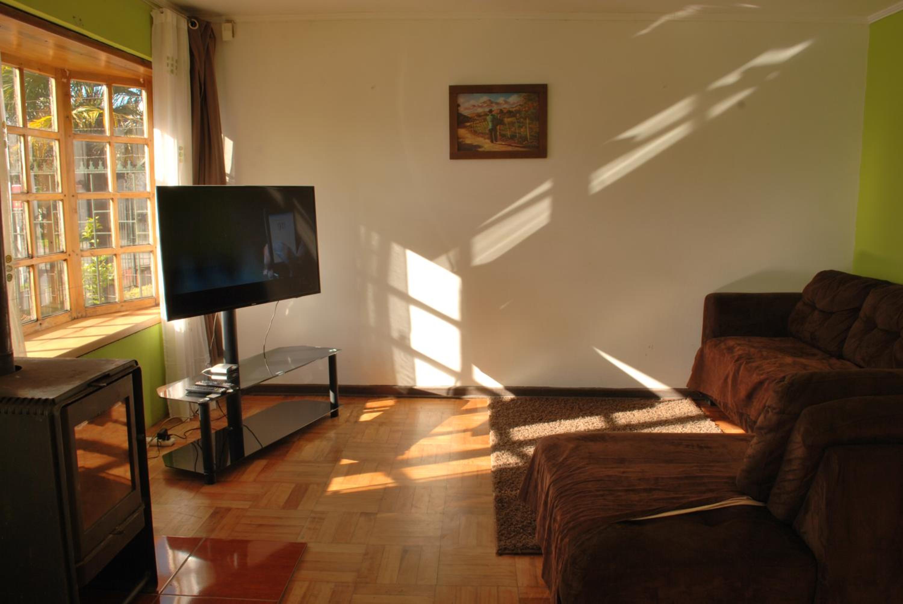 Five-Bedroom House photo 3