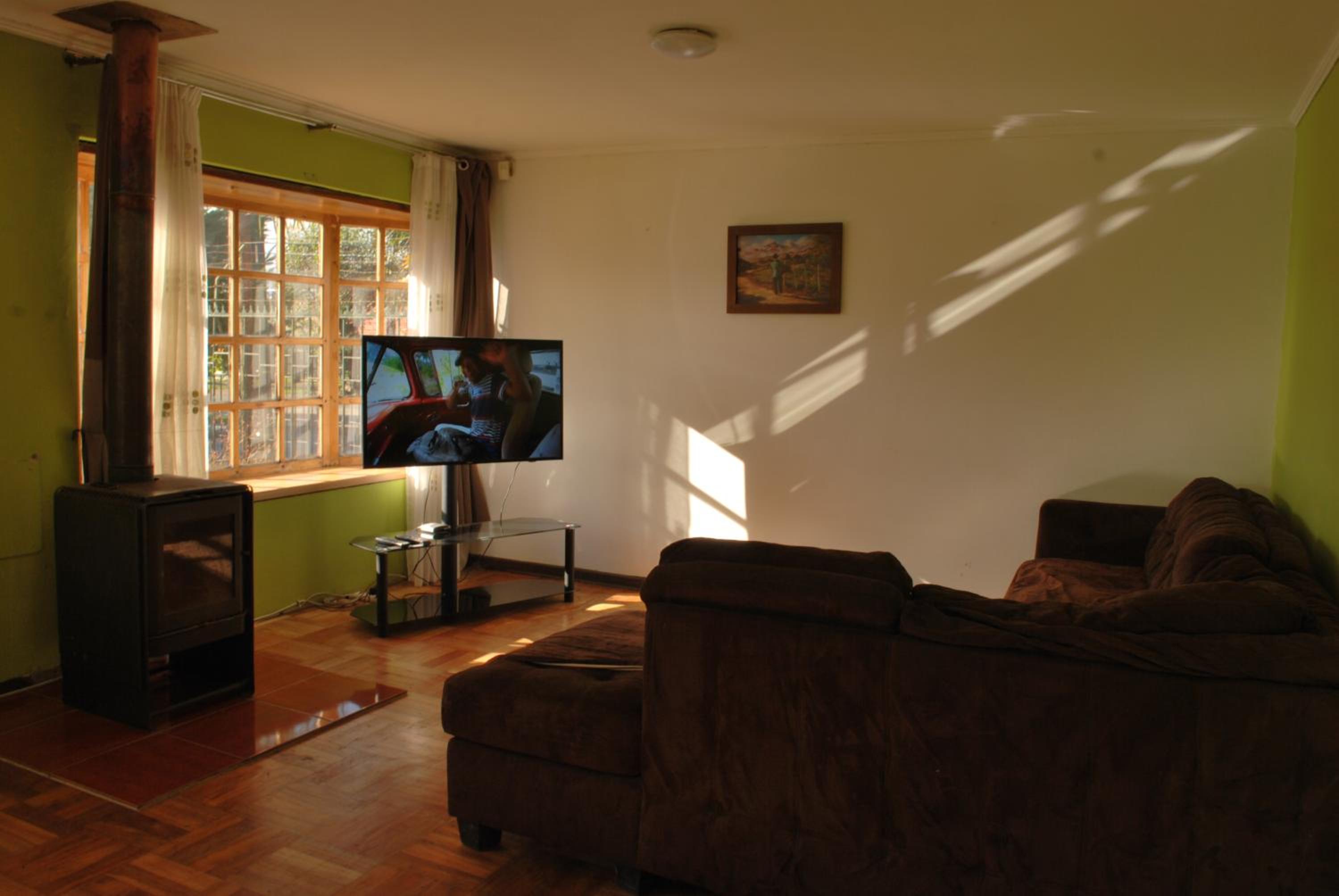 Five-Bedroom House photo 1