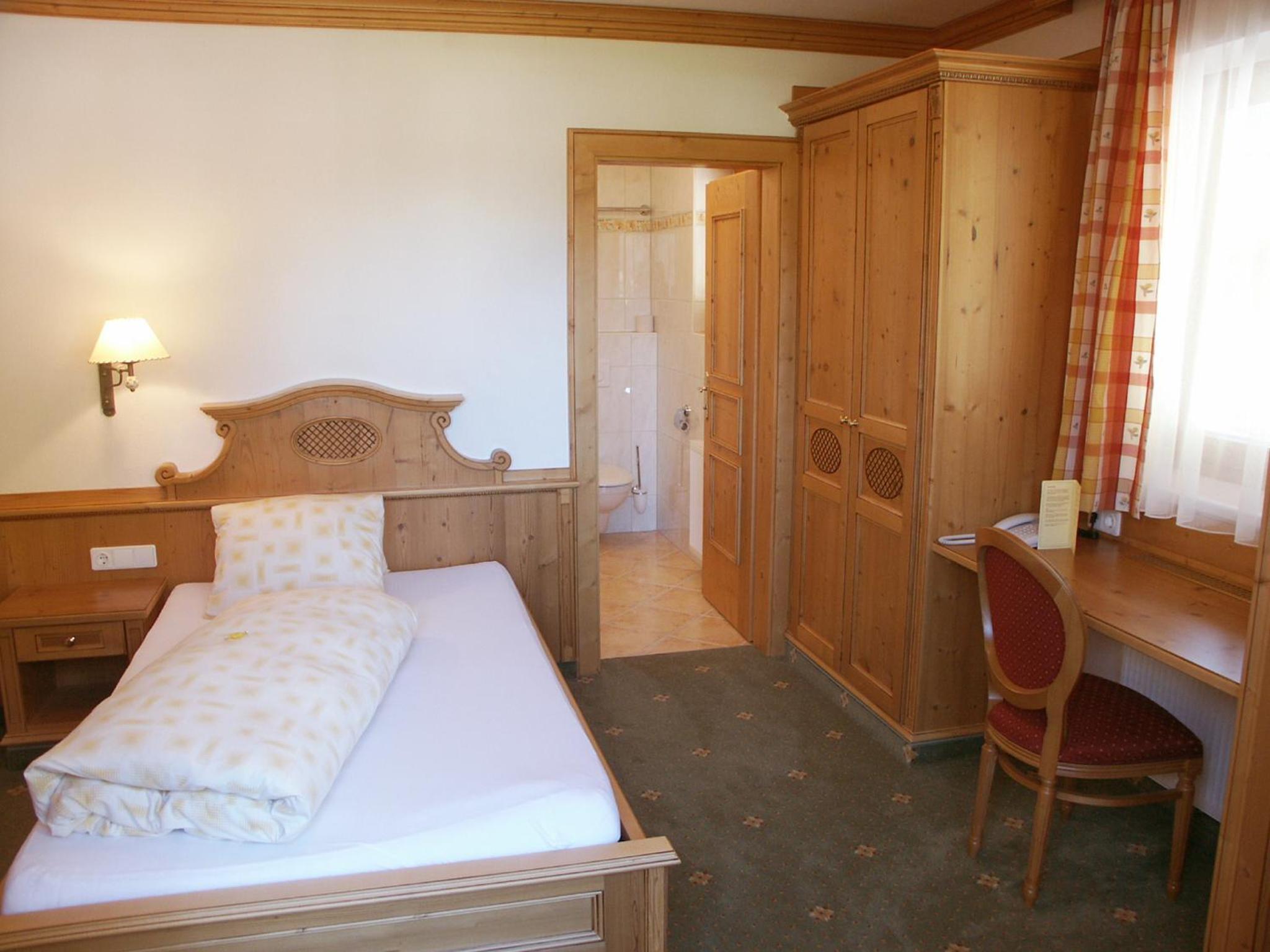 Single Room with Street View photo 2