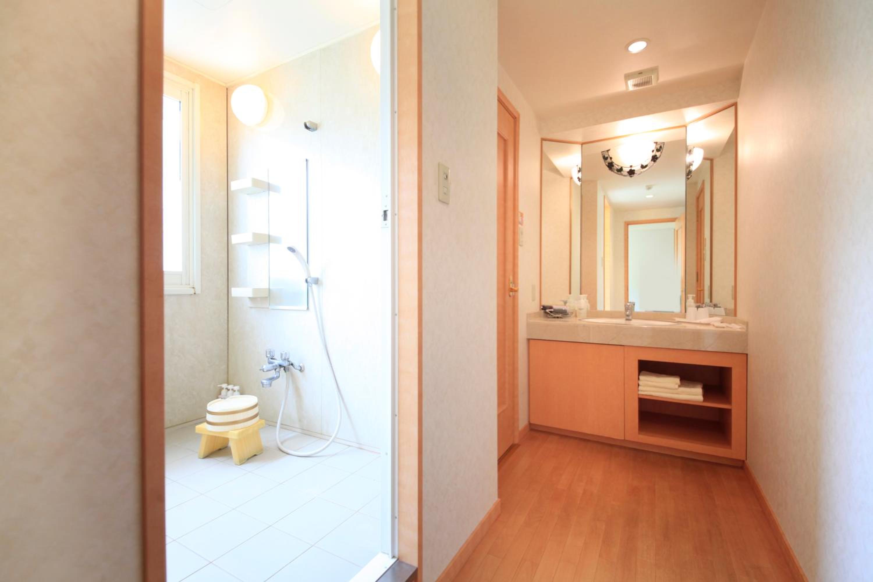 Deluxe Twin Room - Non-Smoking photo 3