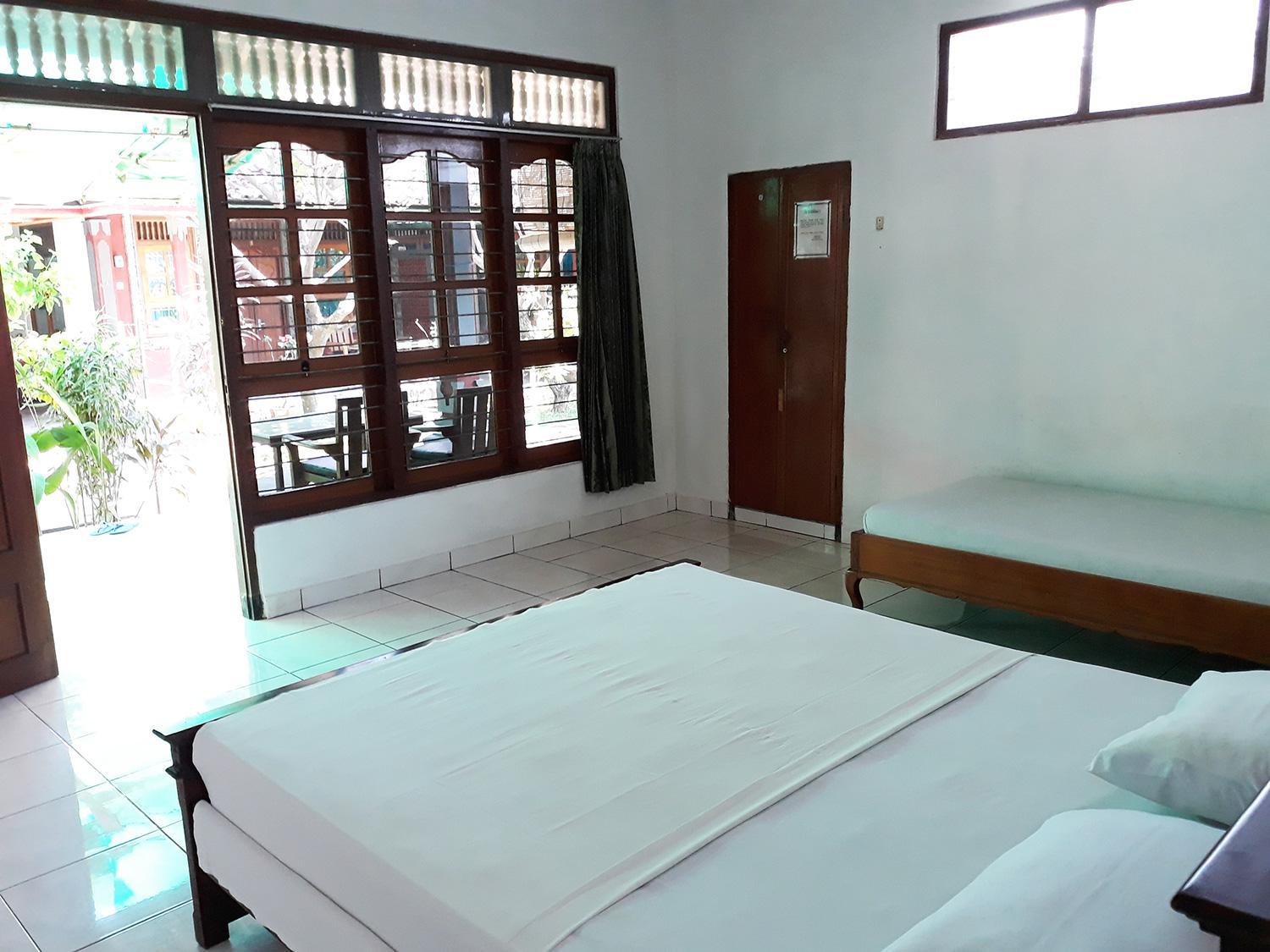 Deluxe Room (2 Adults + 1 Child) photo 1