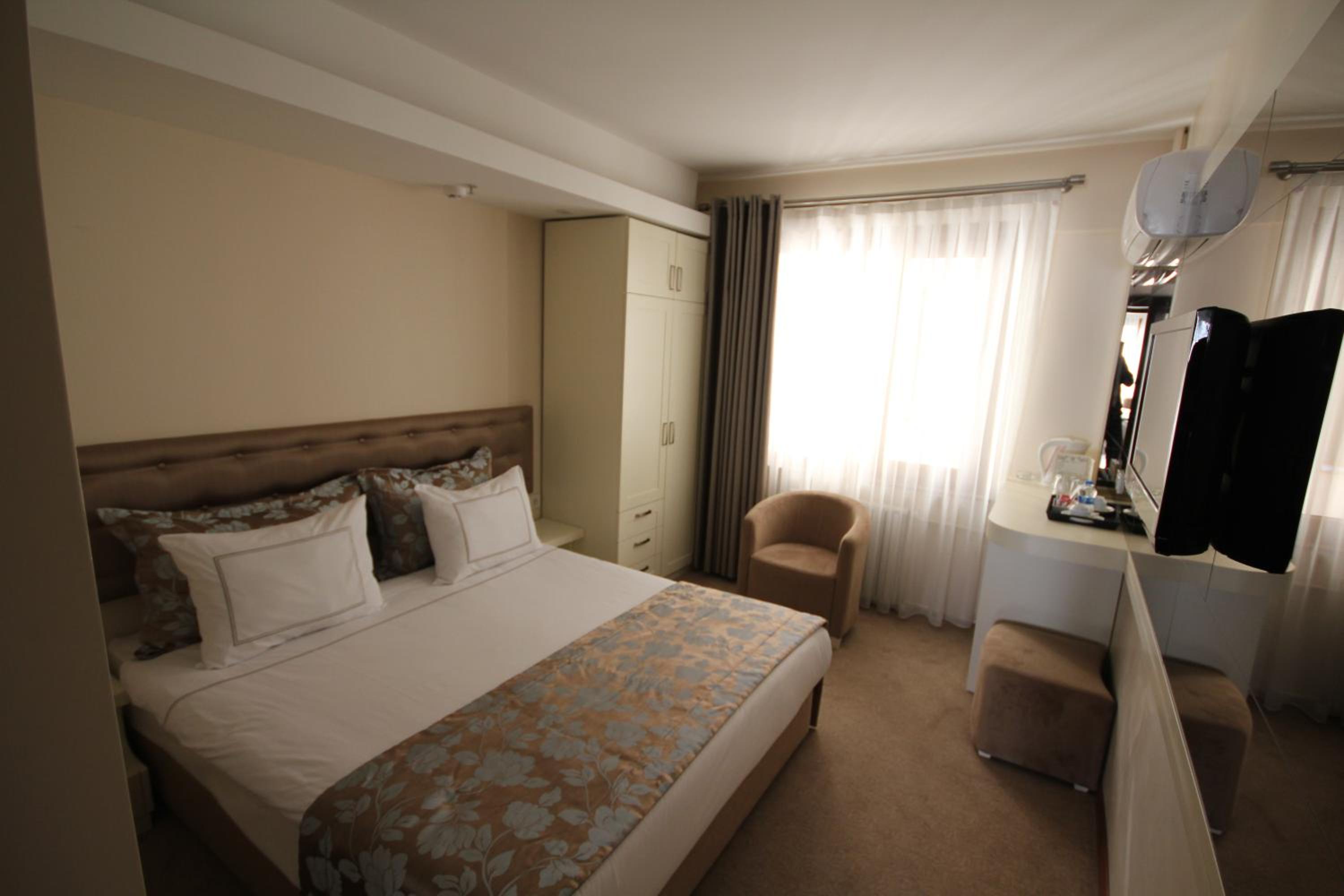 Standard Double or Twin Room photo 2