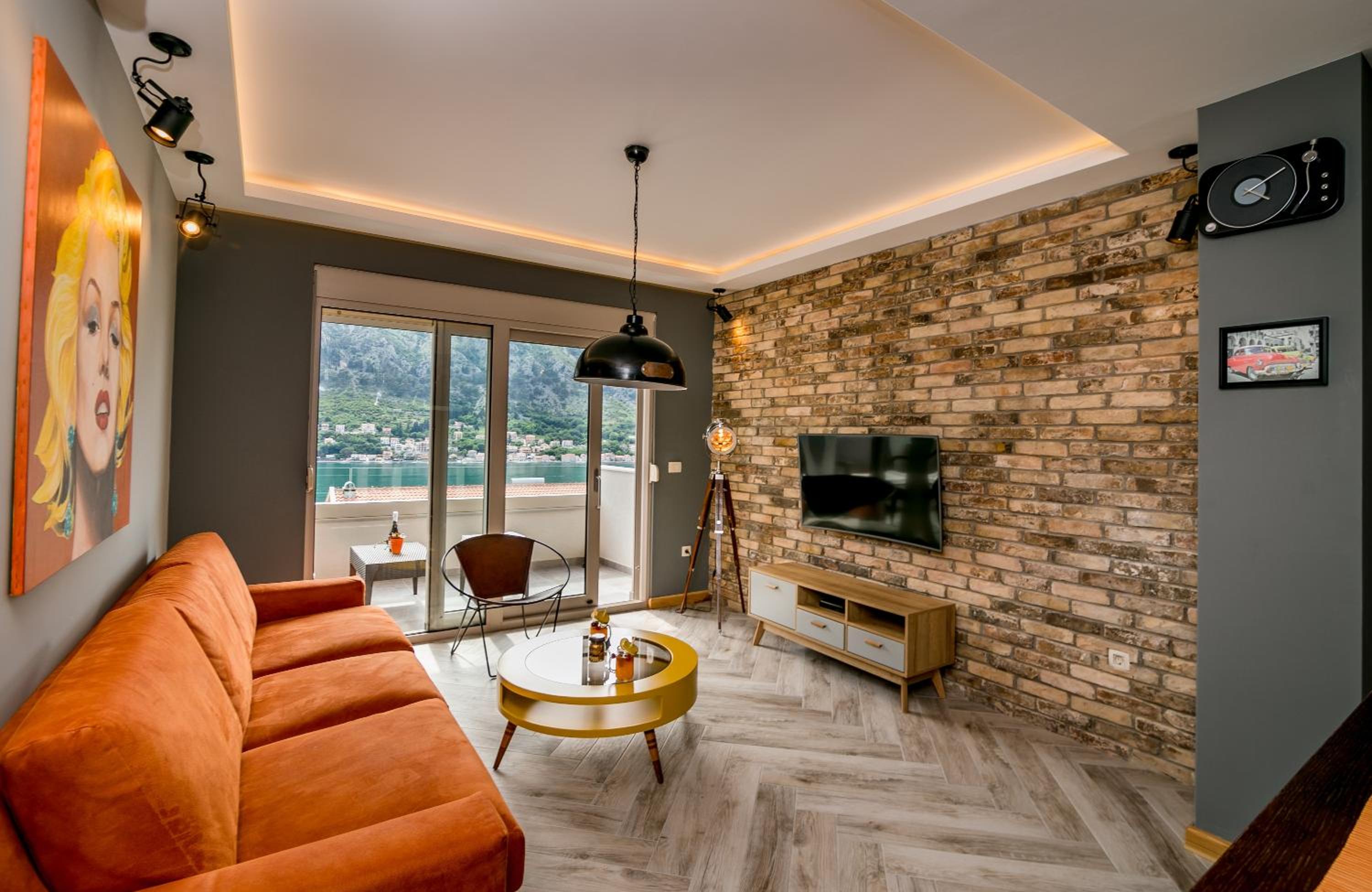 Deluxe Apartment