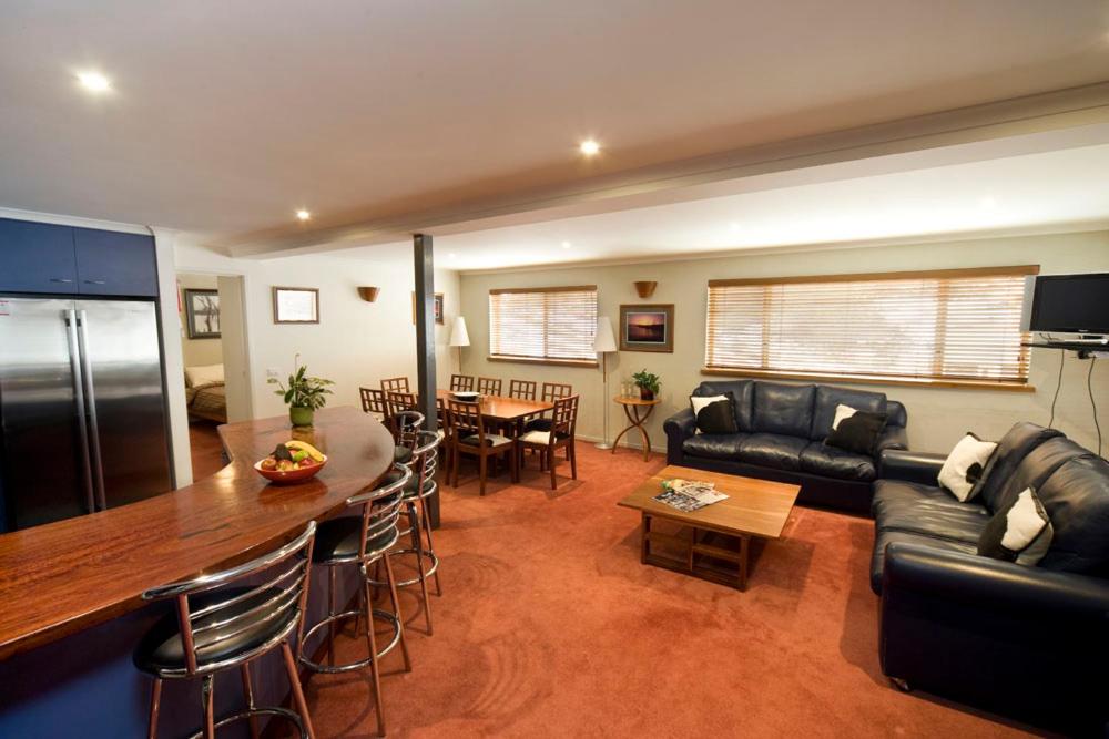 Four-Bedroom Deluxe Apartment 12 Share A photo 2