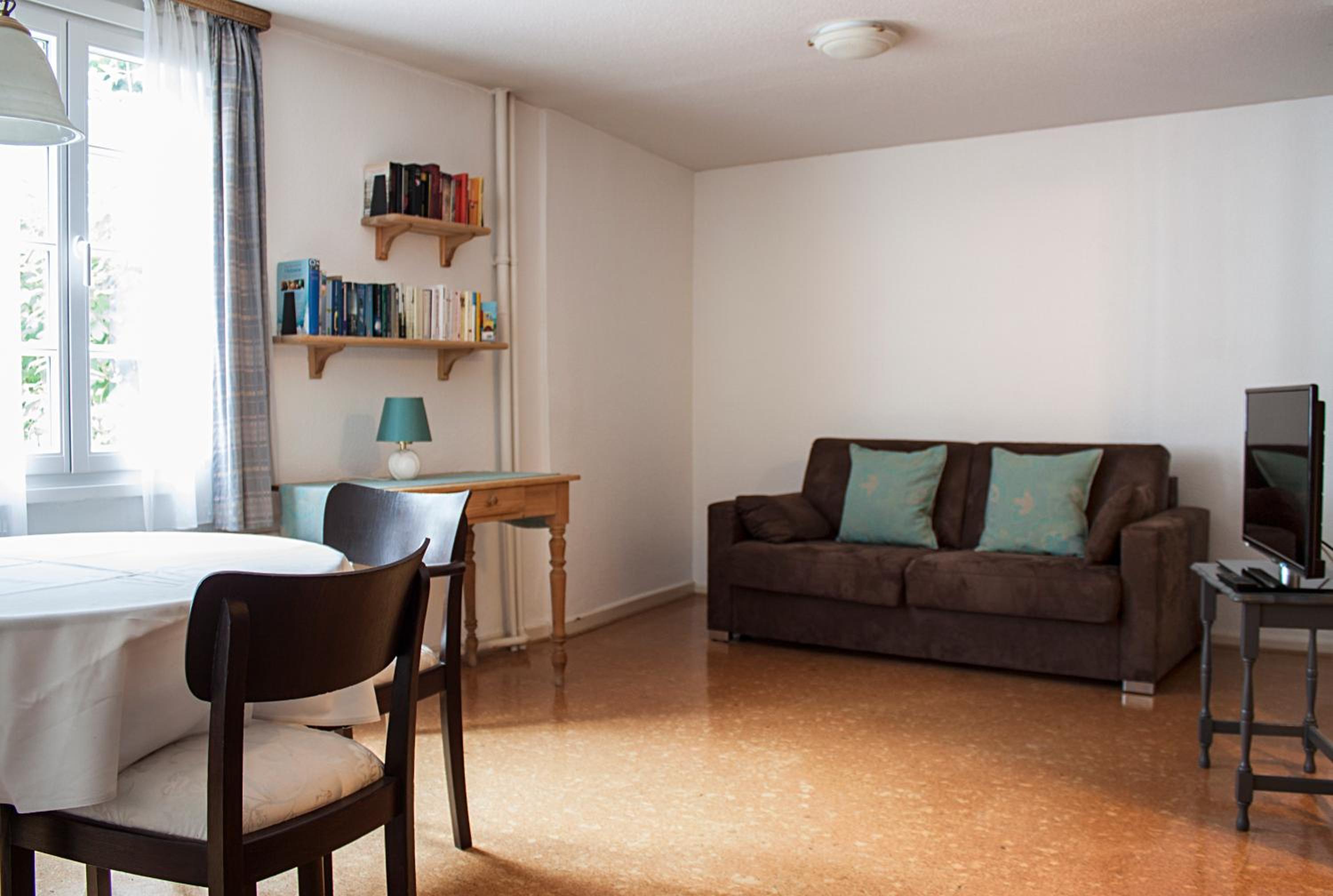 One-Bedroom Apartment - Photo 4