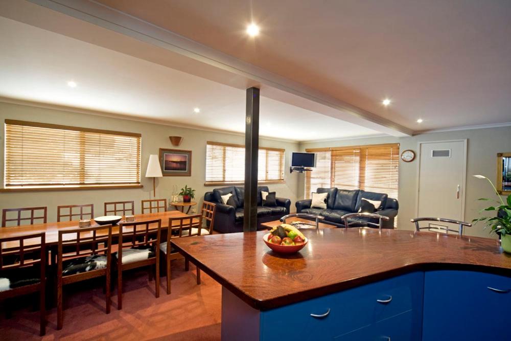 Four-Bedroom Deluxe Apartment 12 Share A photo 3
