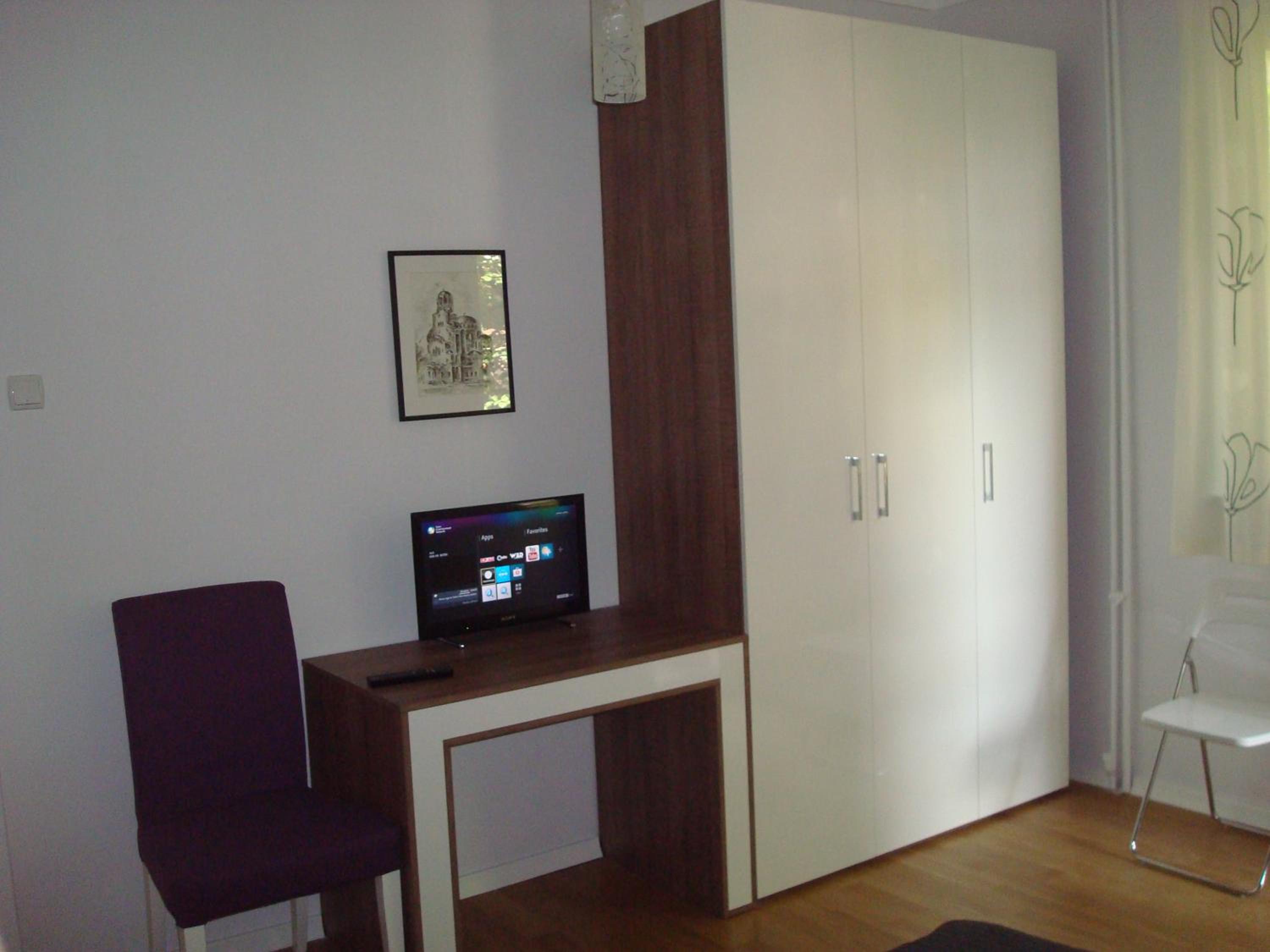 Apartment with Balcony - Photo 18