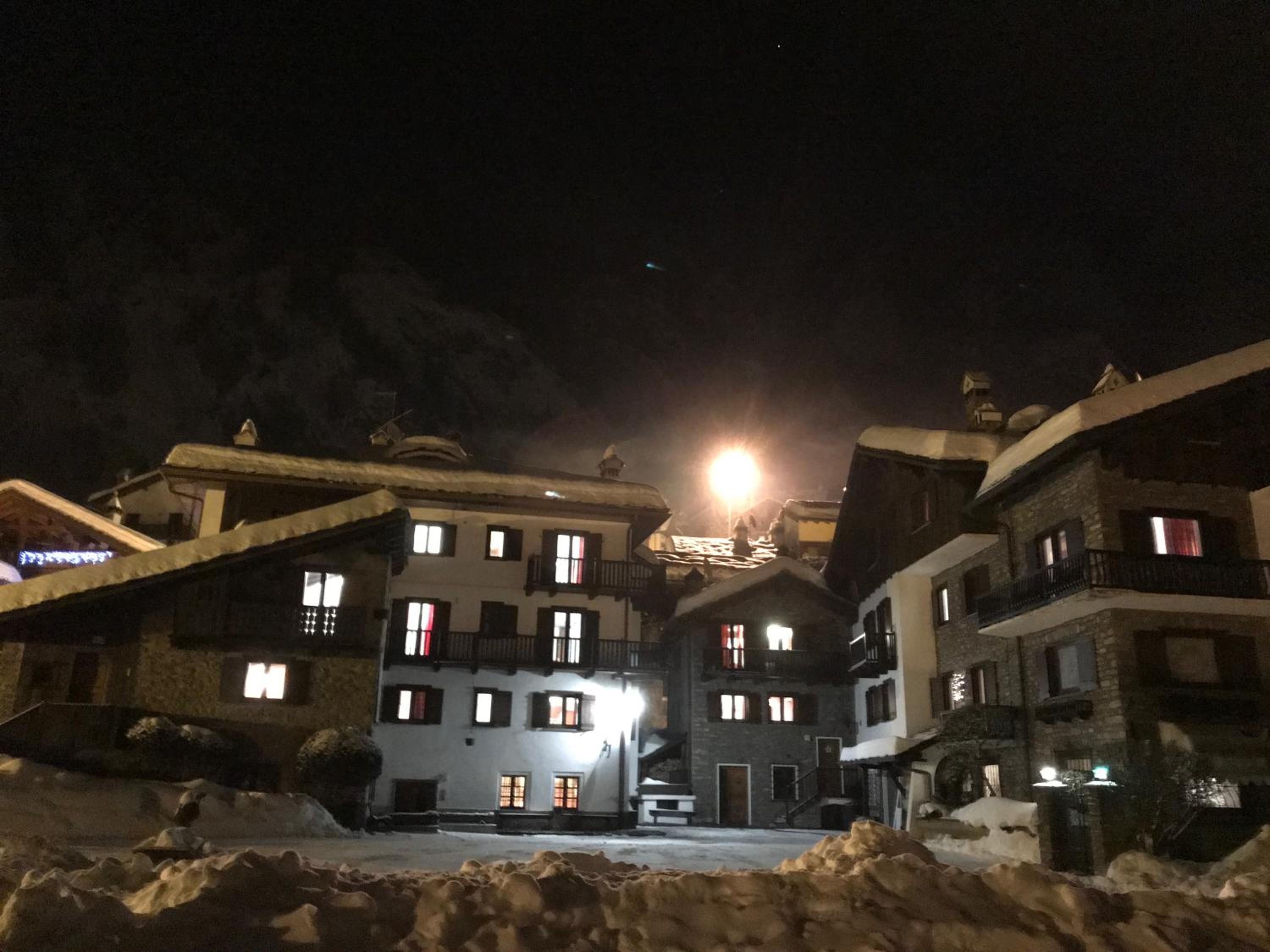 Apartment with Mountain View - Photo 14
