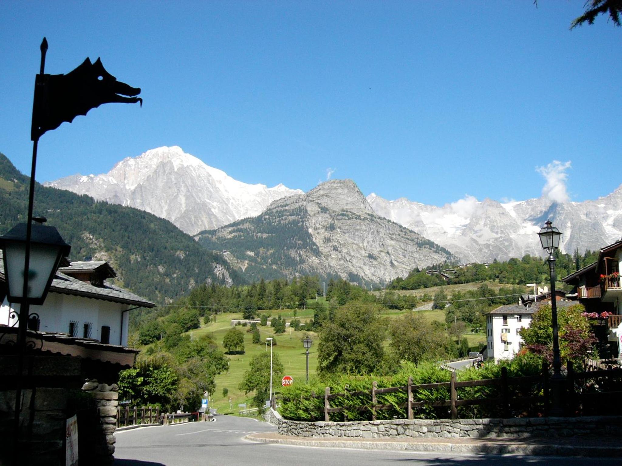 Apartment with Mountain View - Photo 19