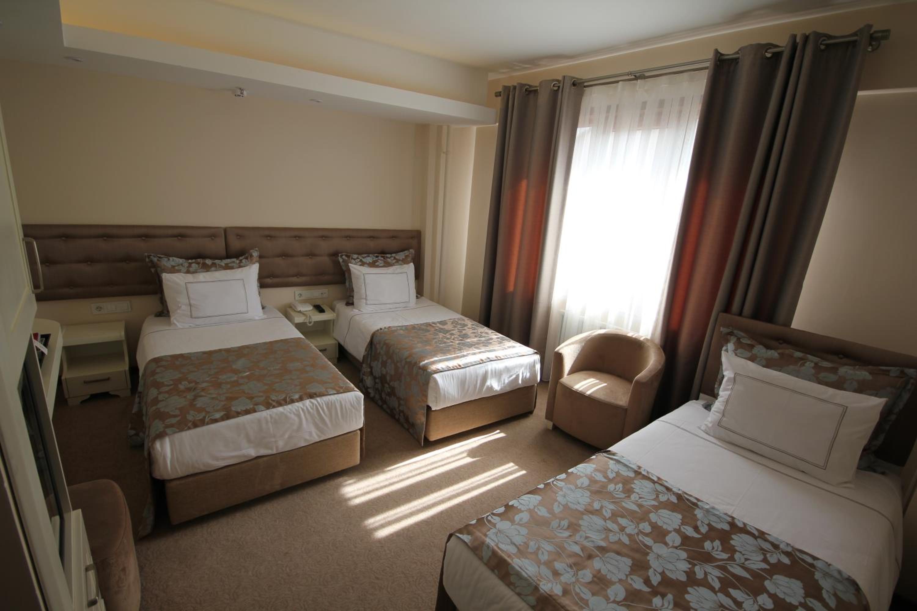 Standard Triple Room photo 2