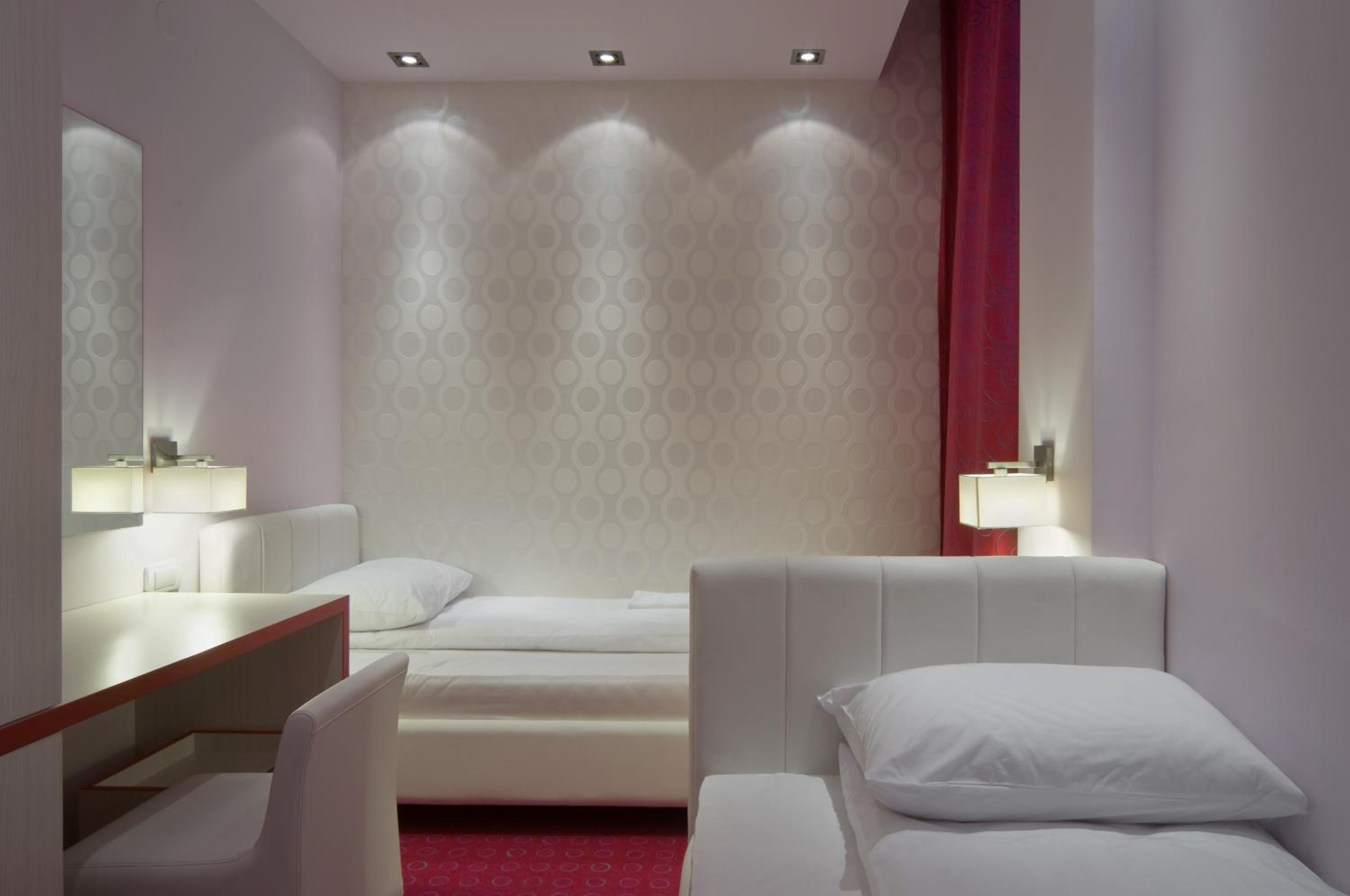 Twin Room - Photo 1