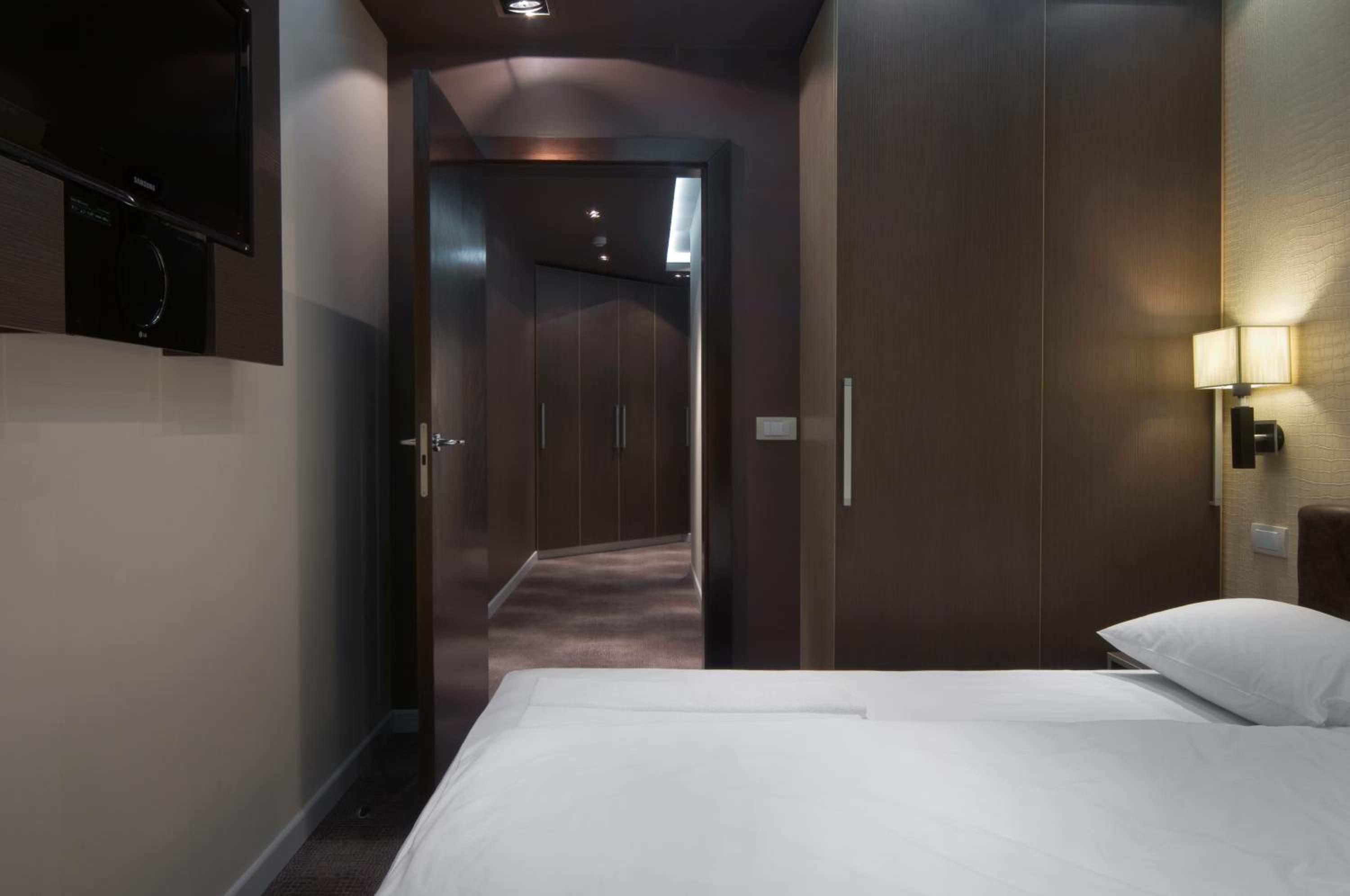 Comfort One-Bedroom Suite - Photo 1