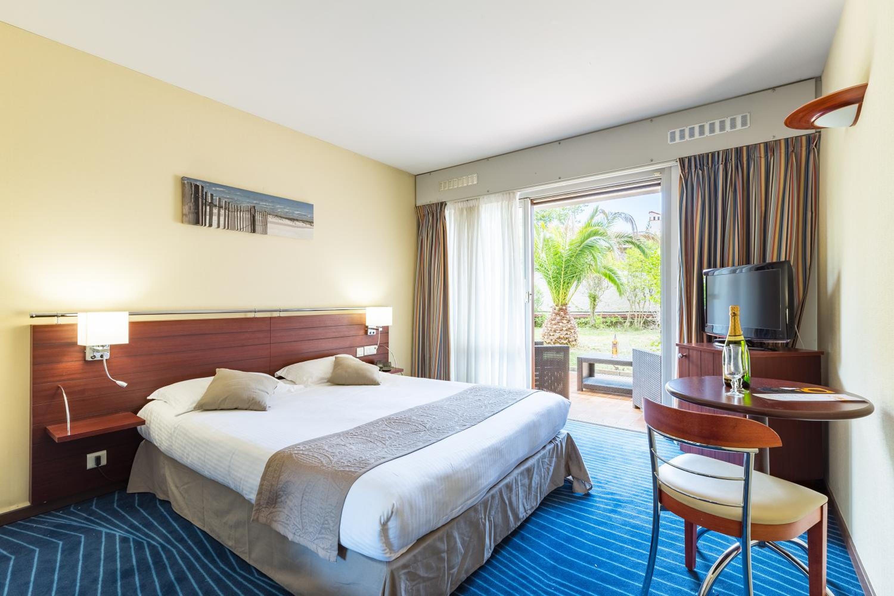 Comfort Double or Twin Room with Swimming pool Access with Balcony or Terrace - Photo 7