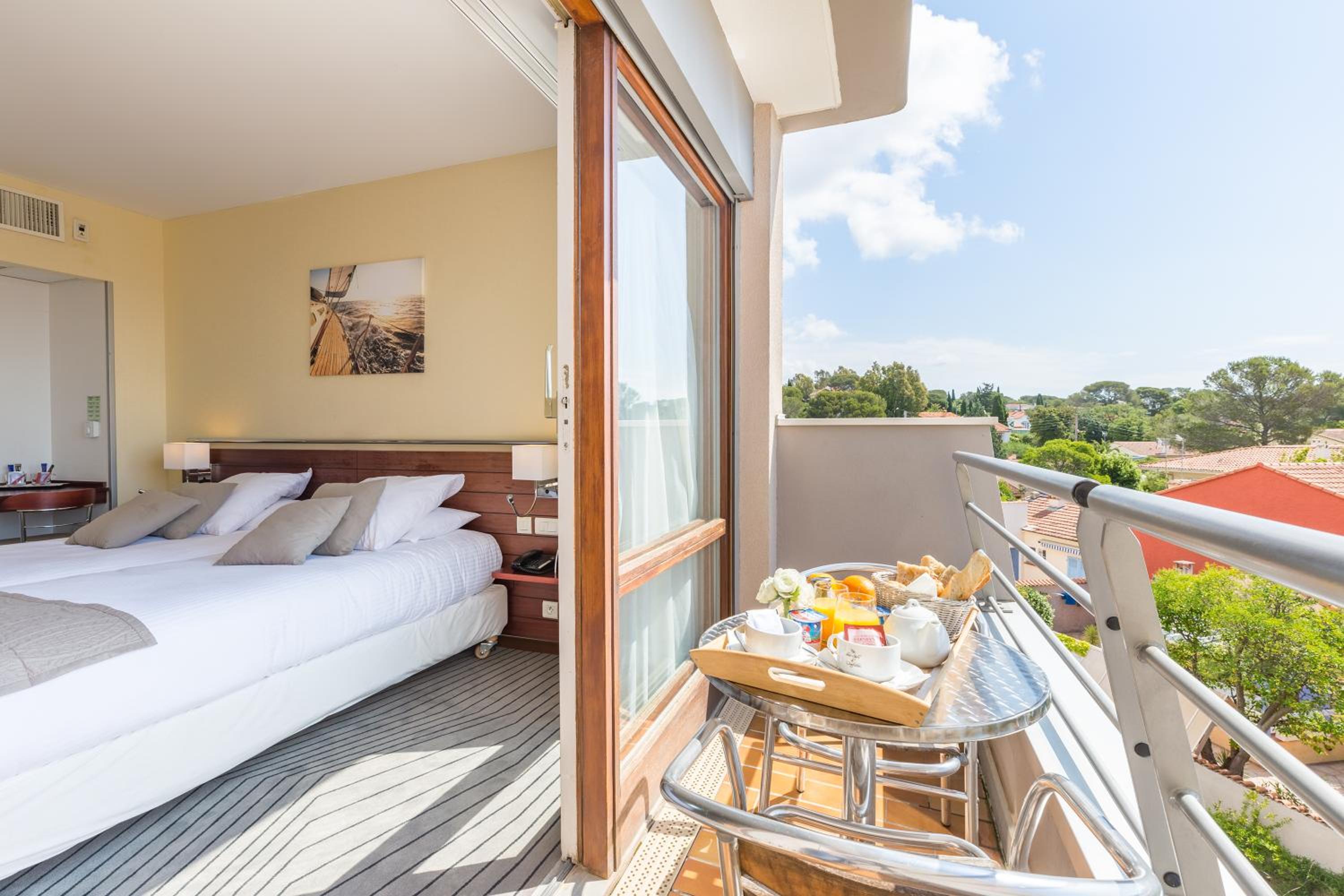 Comfort Double or Twin Room with Swimming pool Access with Balcony or Terrace - Photo 9